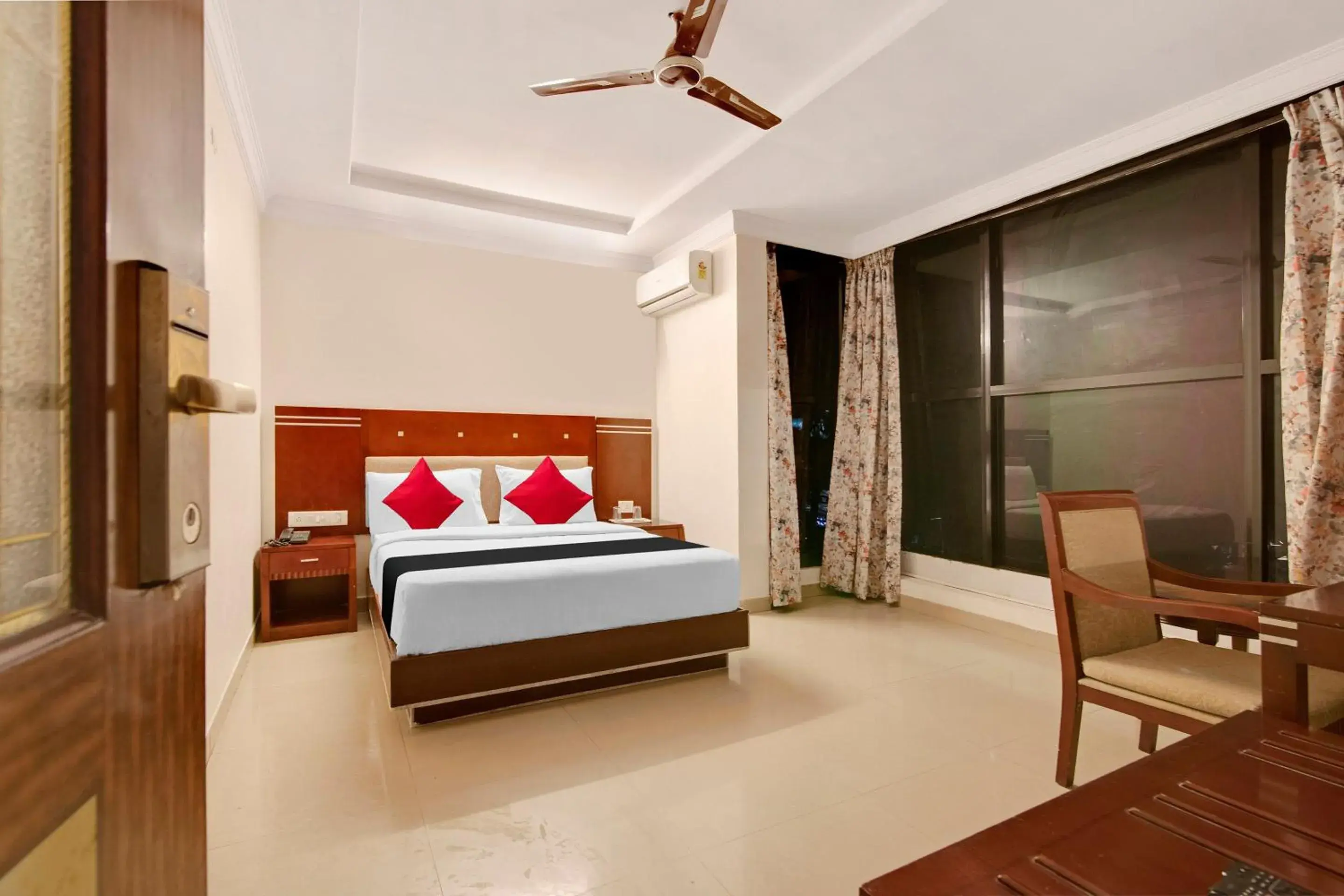 Bedroom, Bed in Capital O Elegant Amethyst Business Hotel Near Ragigudda Sri Prasanna Anjaneyaswamy Temple Bedroom, Bed in Capital O Elegant Amethyst Business Hotel Near Ragigudda Sri Prasanna Anjaneyaswamy Temple