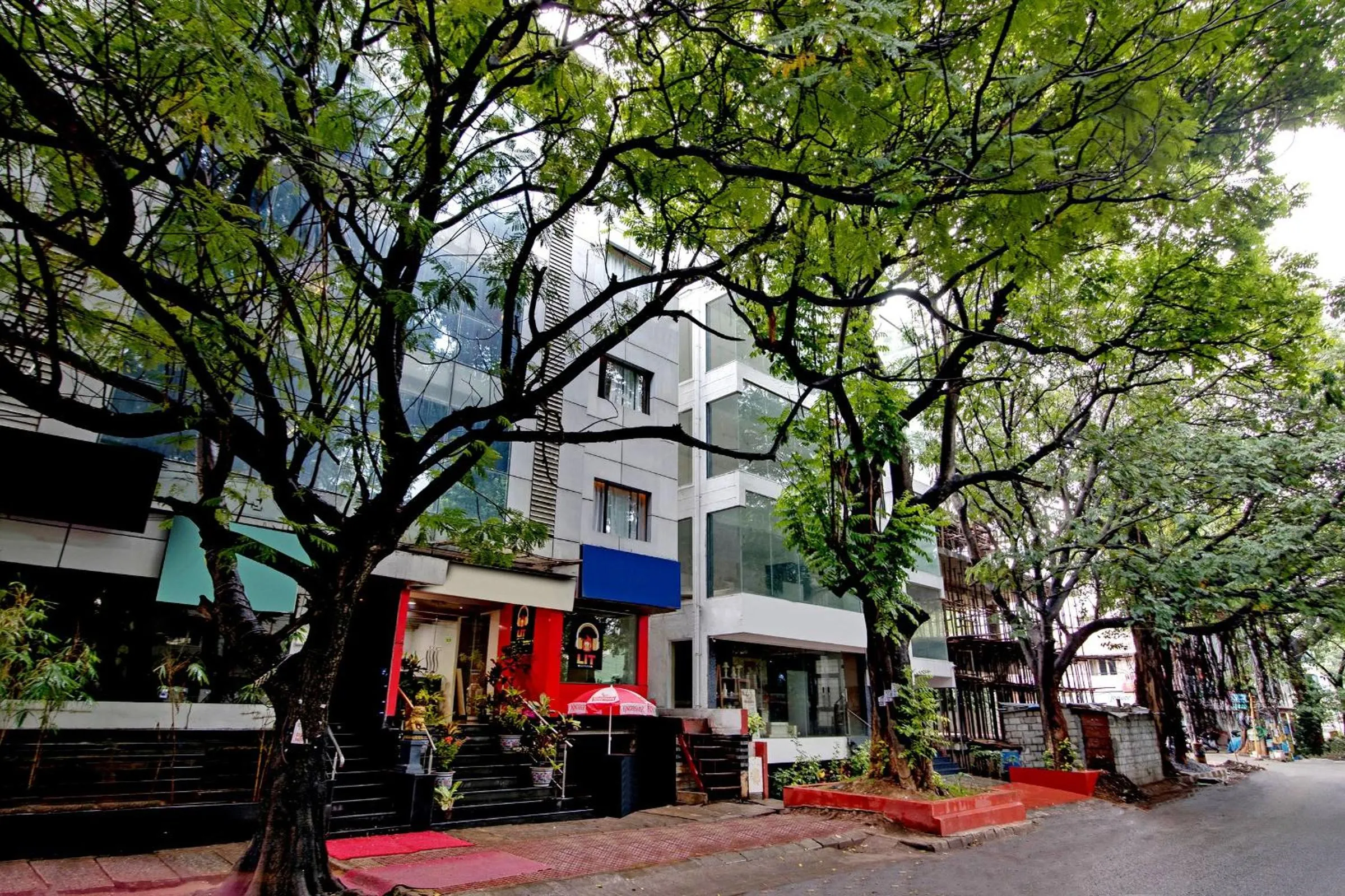 Facade/entrance in Capital O Elegant Amethyst Business Hotel Near Ragigudda Sri Prasanna Anjaneyaswamy Temple