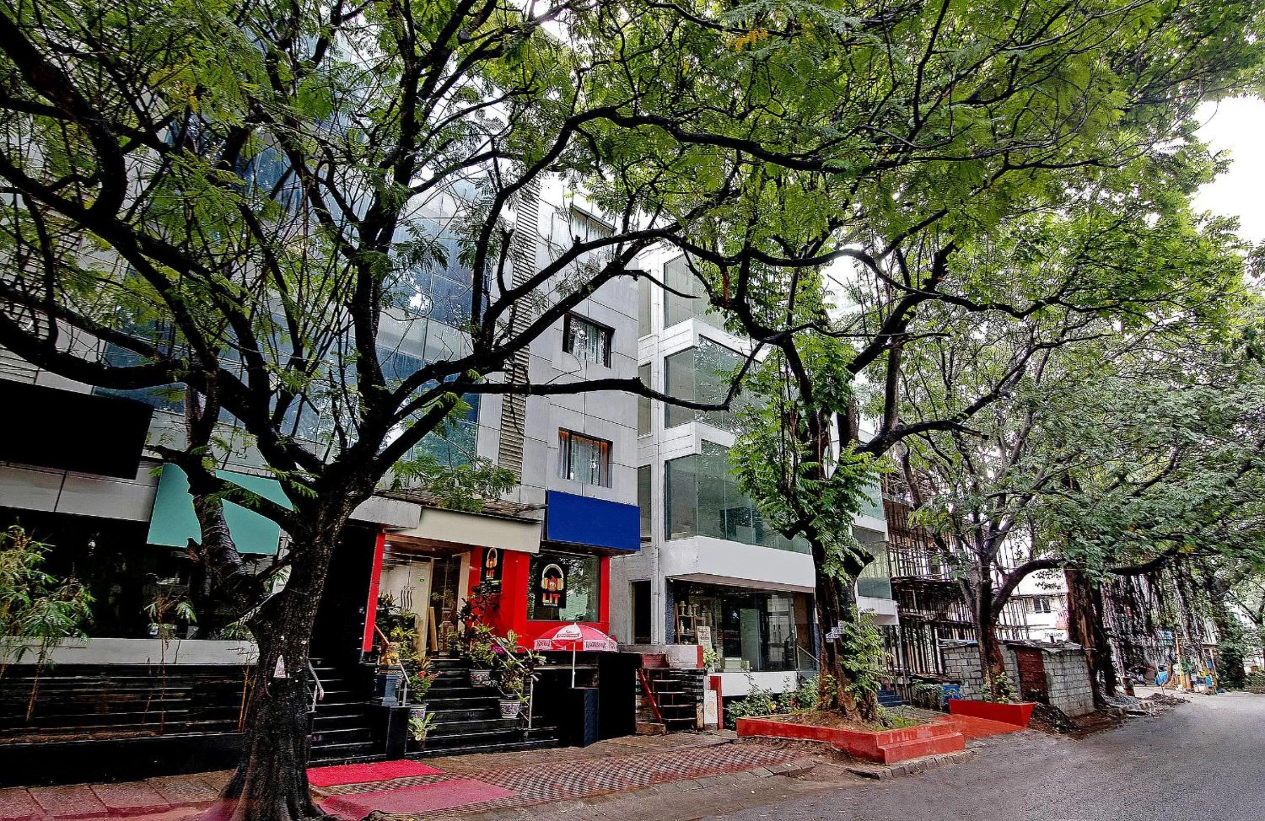 Facade/entrance in Capital O Elegant Amethyst Business Hotel Near Ragigudda Sri Prasanna Anjaneyaswamy Temple