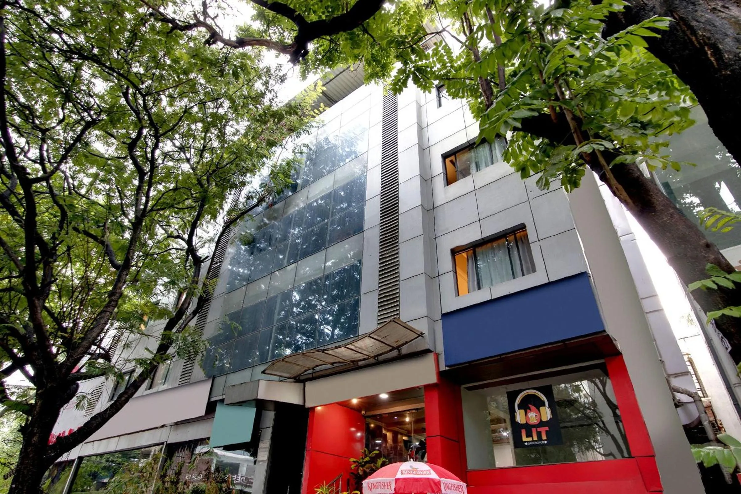 Facade/entrance in Capital O Elegant Amethyst Business Hotel Near Ragigudda Sri Prasanna Anjaneyaswamy Temple