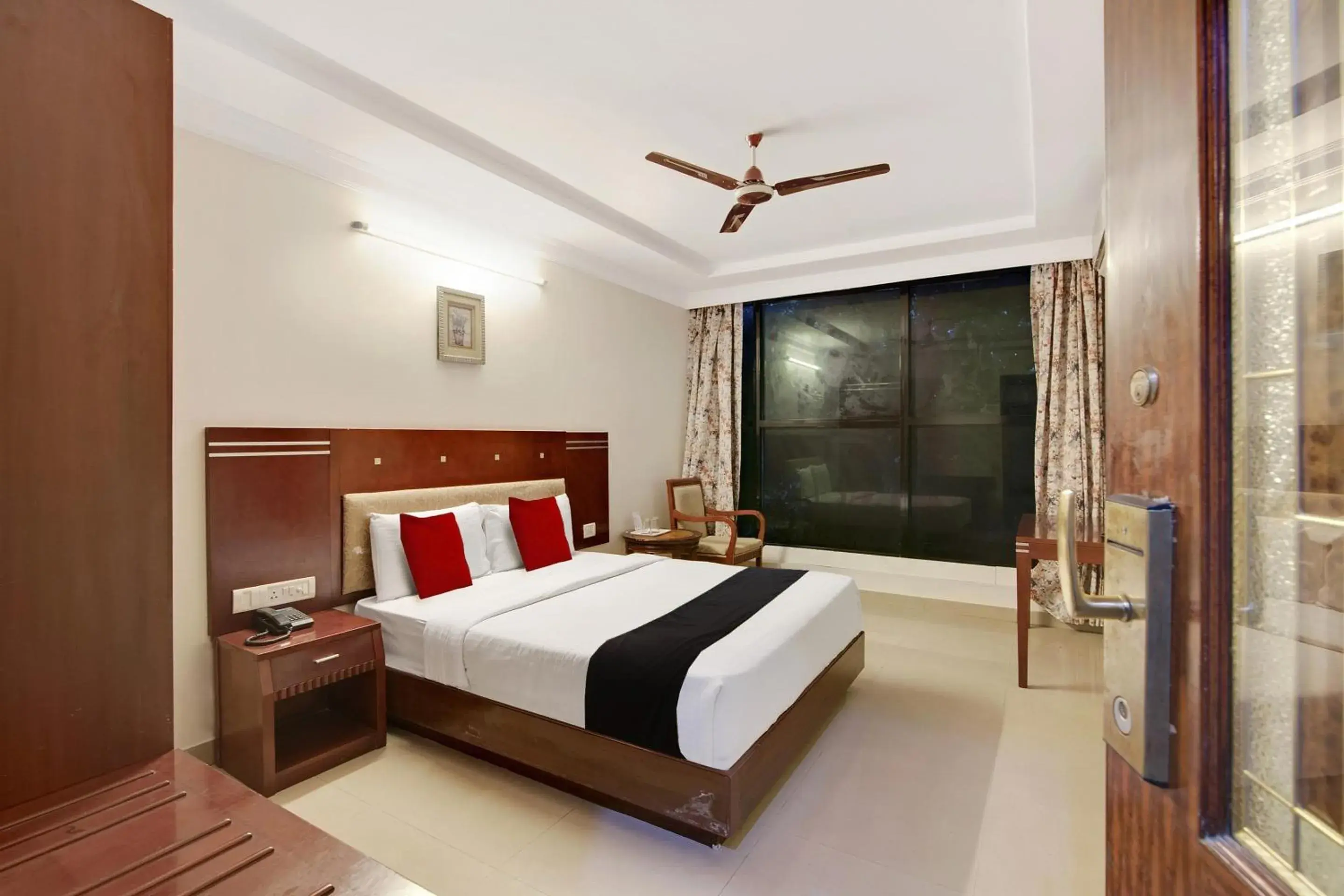 Bedroom, Bed in Capital O Elegant Amethyst Business Hotel Near Ragigudda Sri Prasanna Anjaneyaswamy Temple Bedroom, Bed in Capital O Elegant Amethyst Business Hotel Near Ragigudda Sri Prasanna Anjaneyaswamy Temple