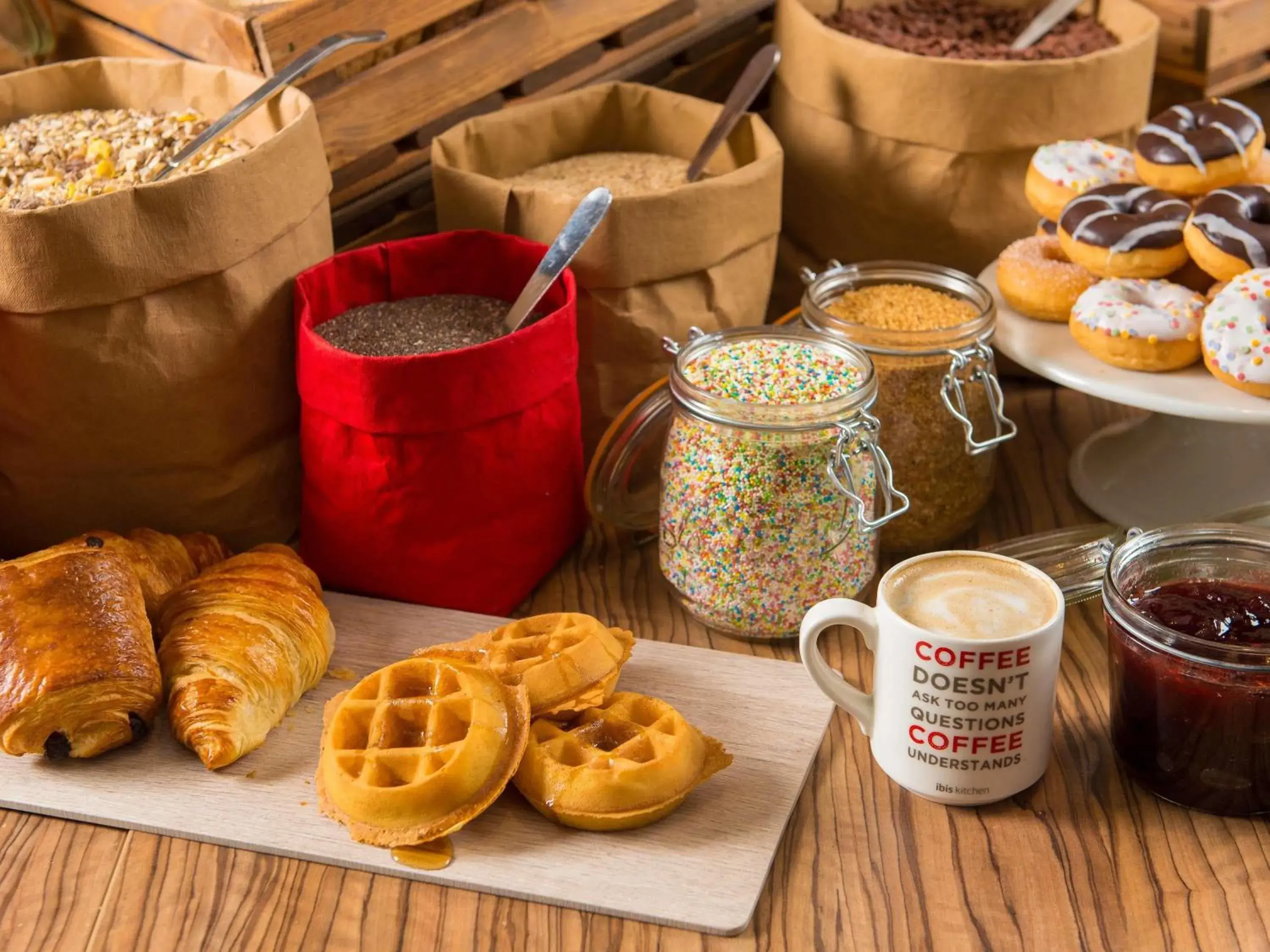 Breakfast in ibis Lorient Centre Hôtelier Breakfast in ibis Lorient Centre Hôtelier