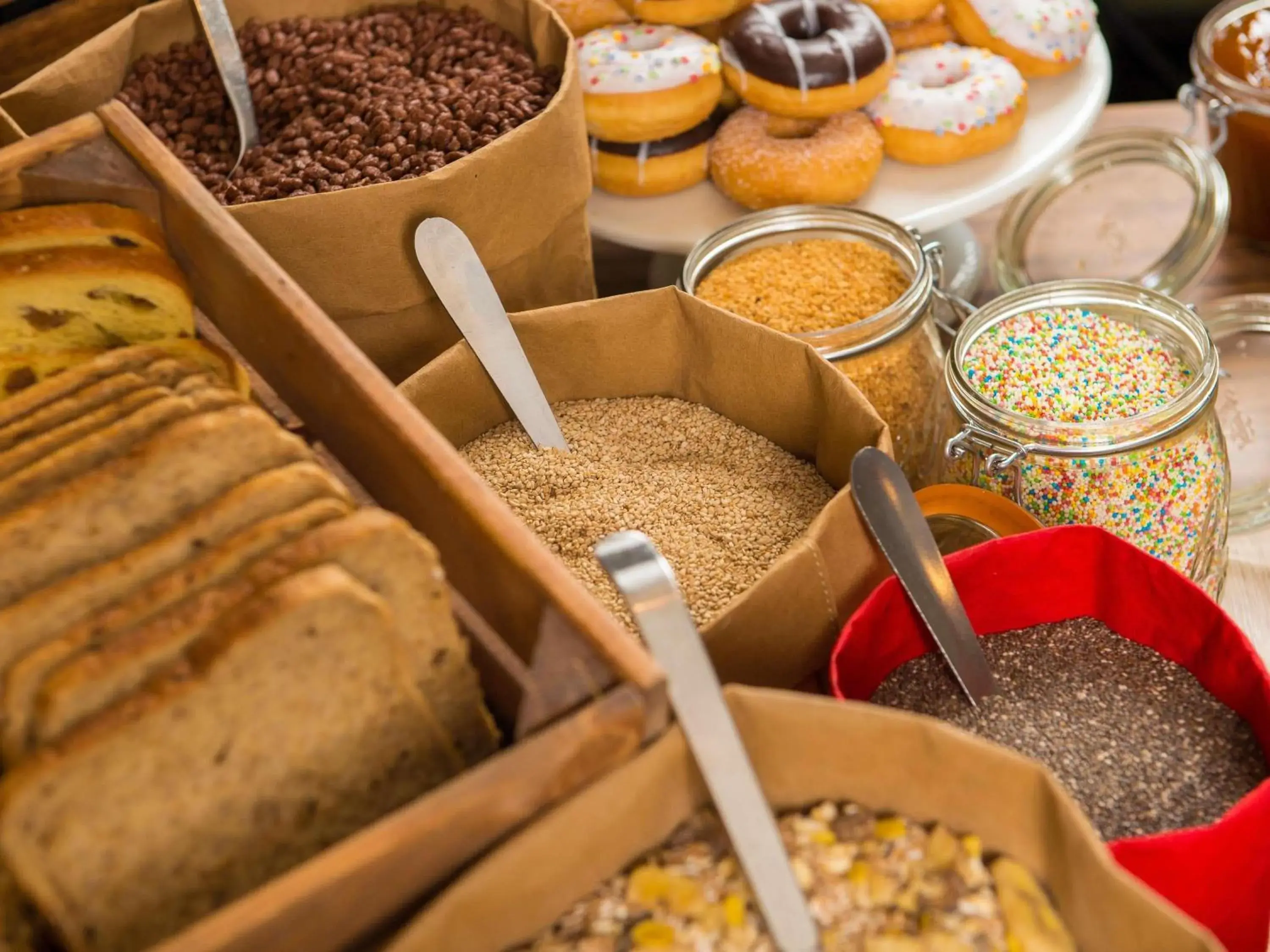 Breakfast in ibis Lorient Centre Hôtelier Breakfast in ibis Lorient Centre Hôtelier