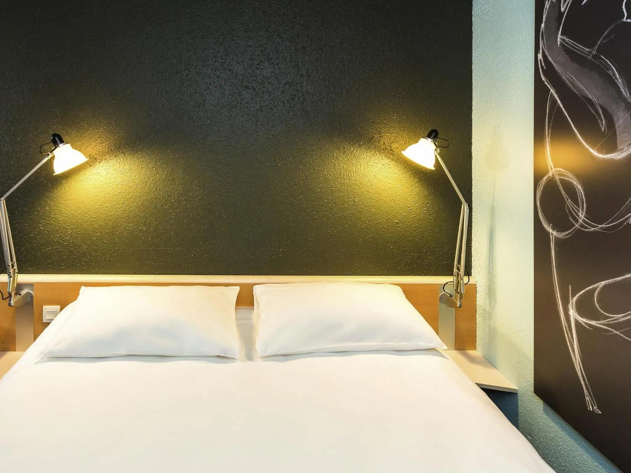 Bedroom, Bed in ibis Lorient Centre Hôtelier