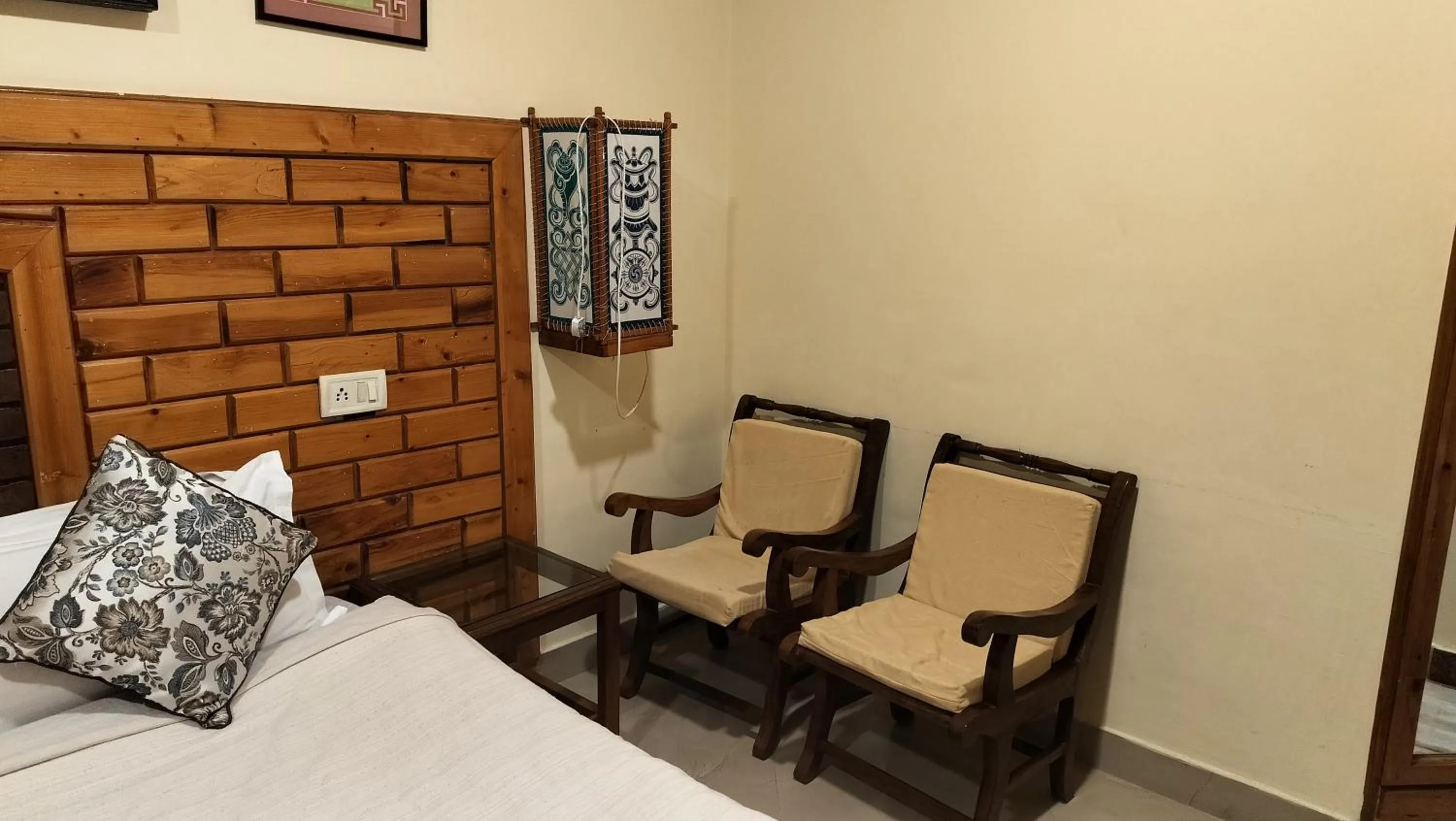Bed in Auspiscious Him View Hotel
