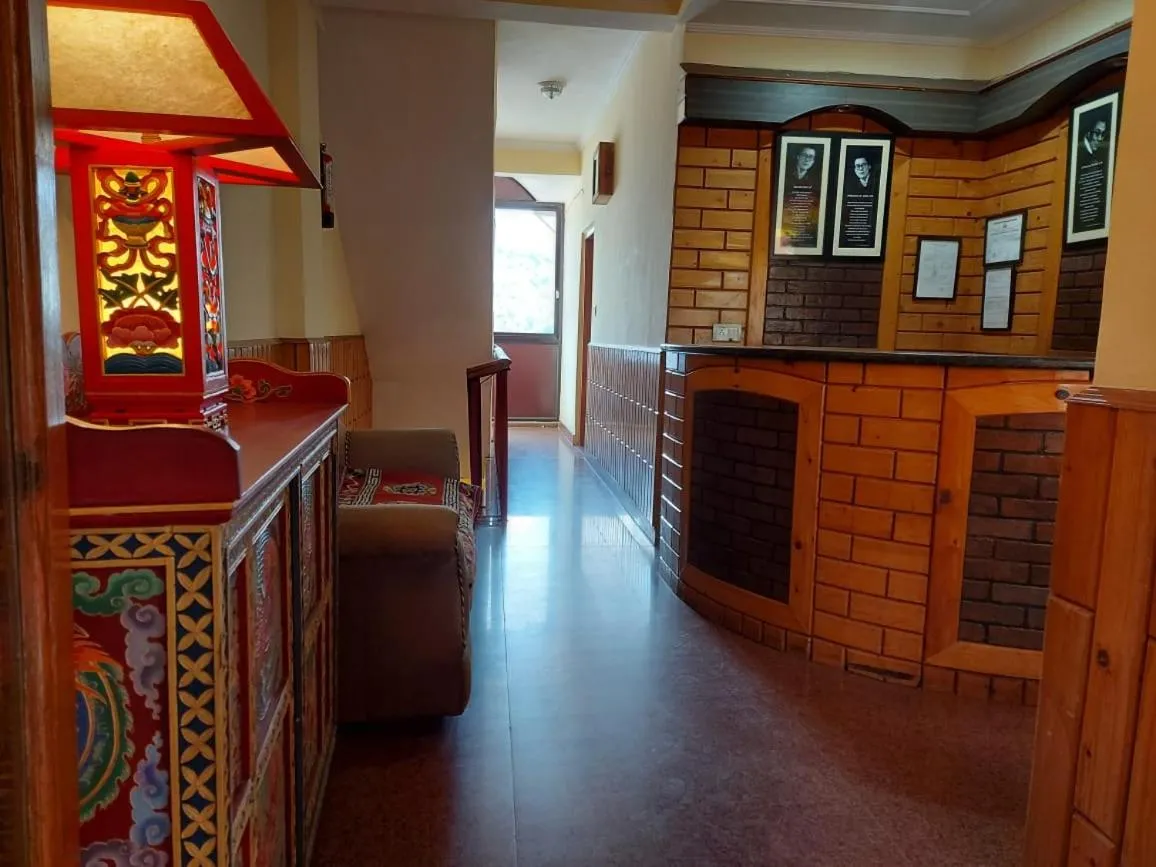Auspiscious Him View Hotel