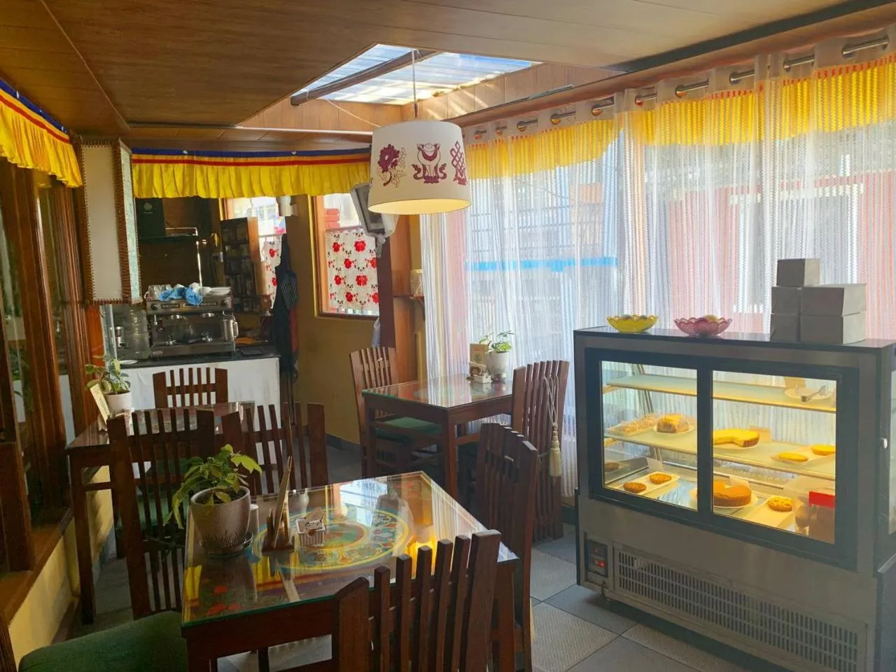Restaurant/places to eat in Auspiscious Him View Hotel