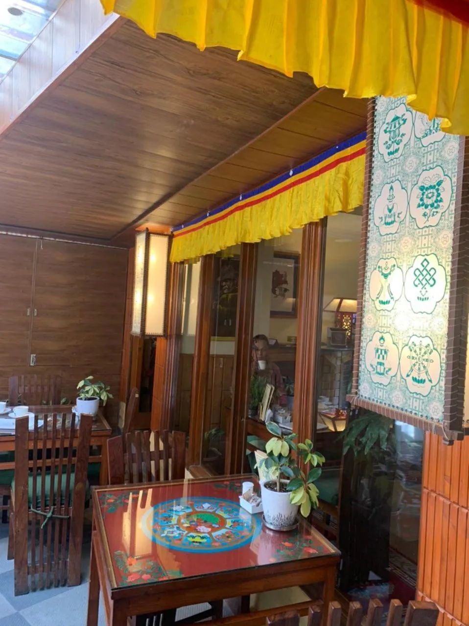 Restaurant/places to eat in Auspiscious Him View Hotel
