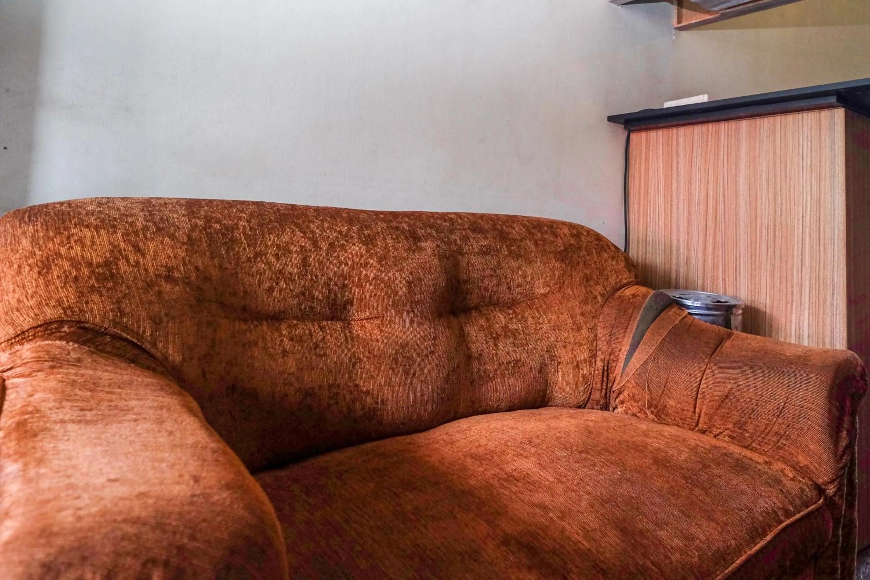 Seating area in RedDoorz near Lotte Mart Maguwoharjo Yogyakarta