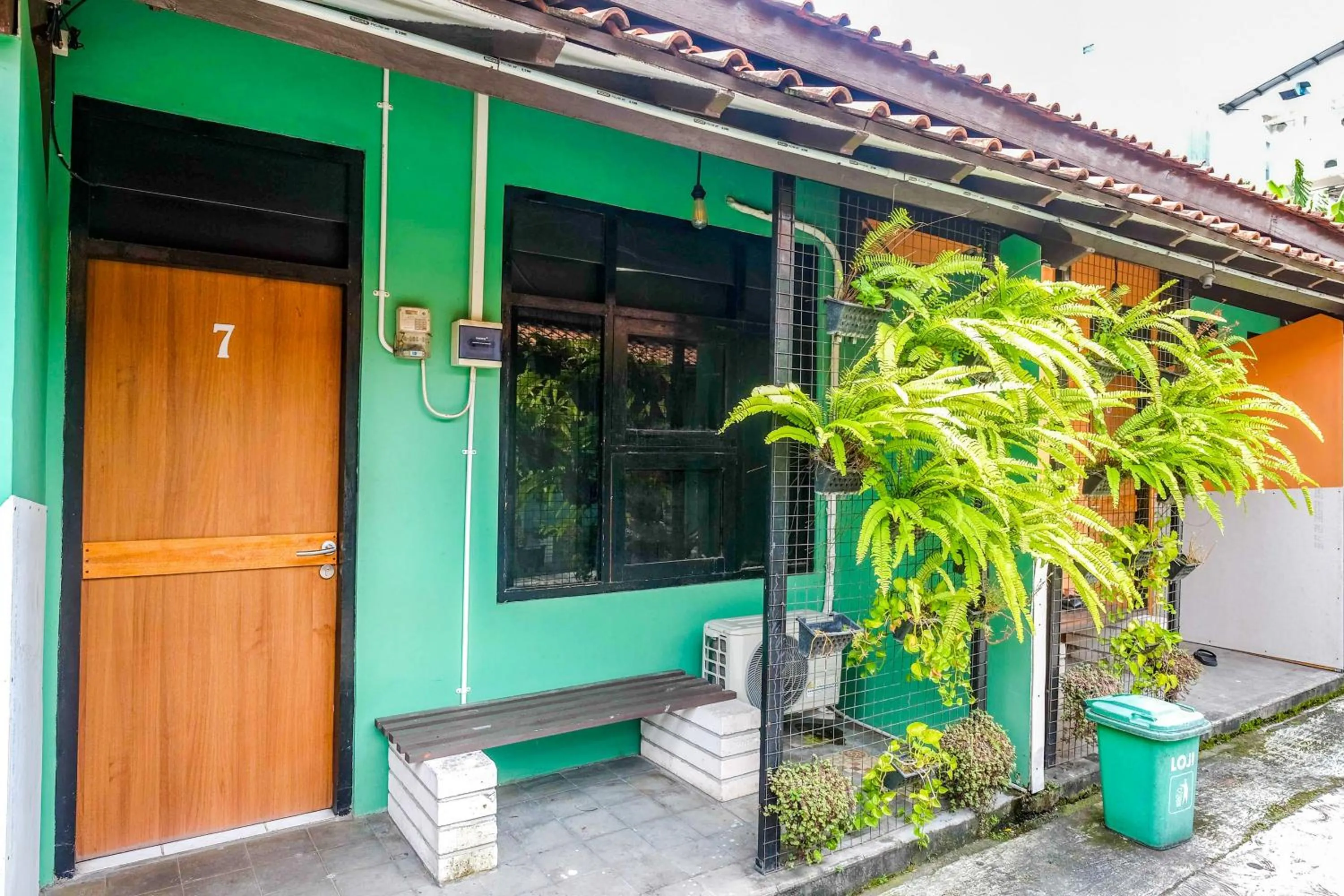 Property building in RedDoorz near Lotte Mart Maguwoharjo Yogyakarta