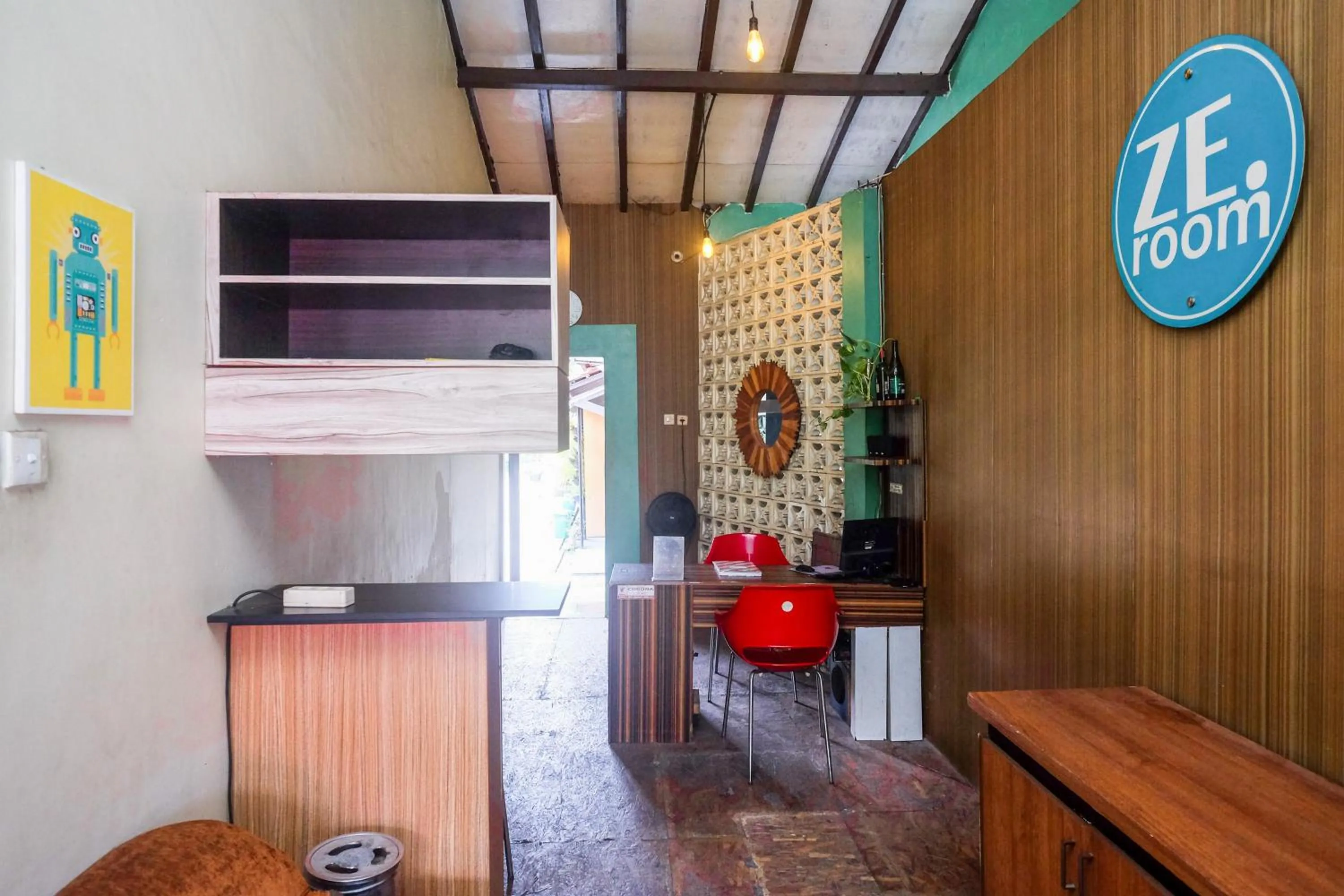 Lobby or reception in RedDoorz near Lotte Mart Maguwoharjo Yogyakarta