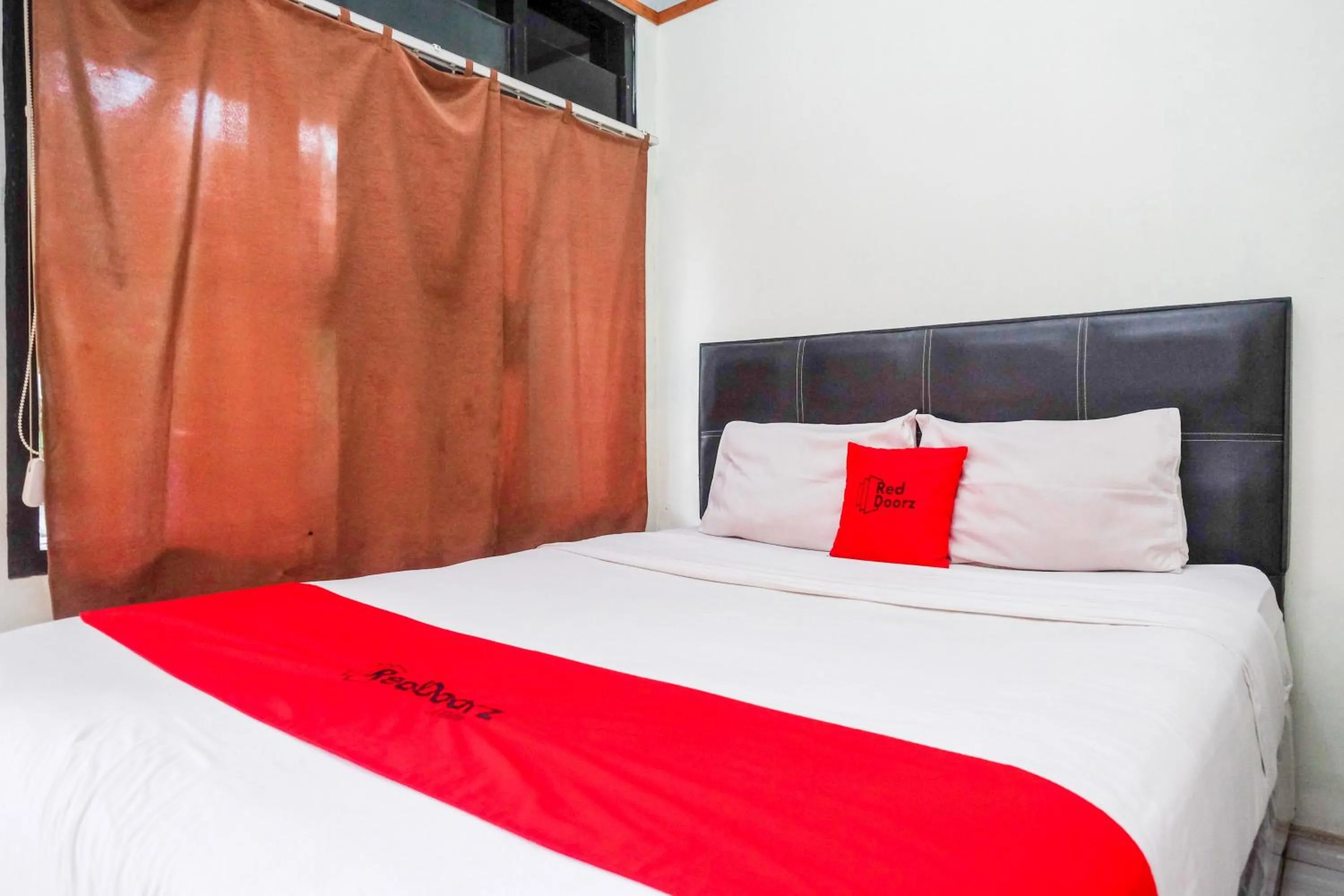 Bedroom, Bed in RedDoorz near Lotte Mart Maguwoharjo Yogyakarta