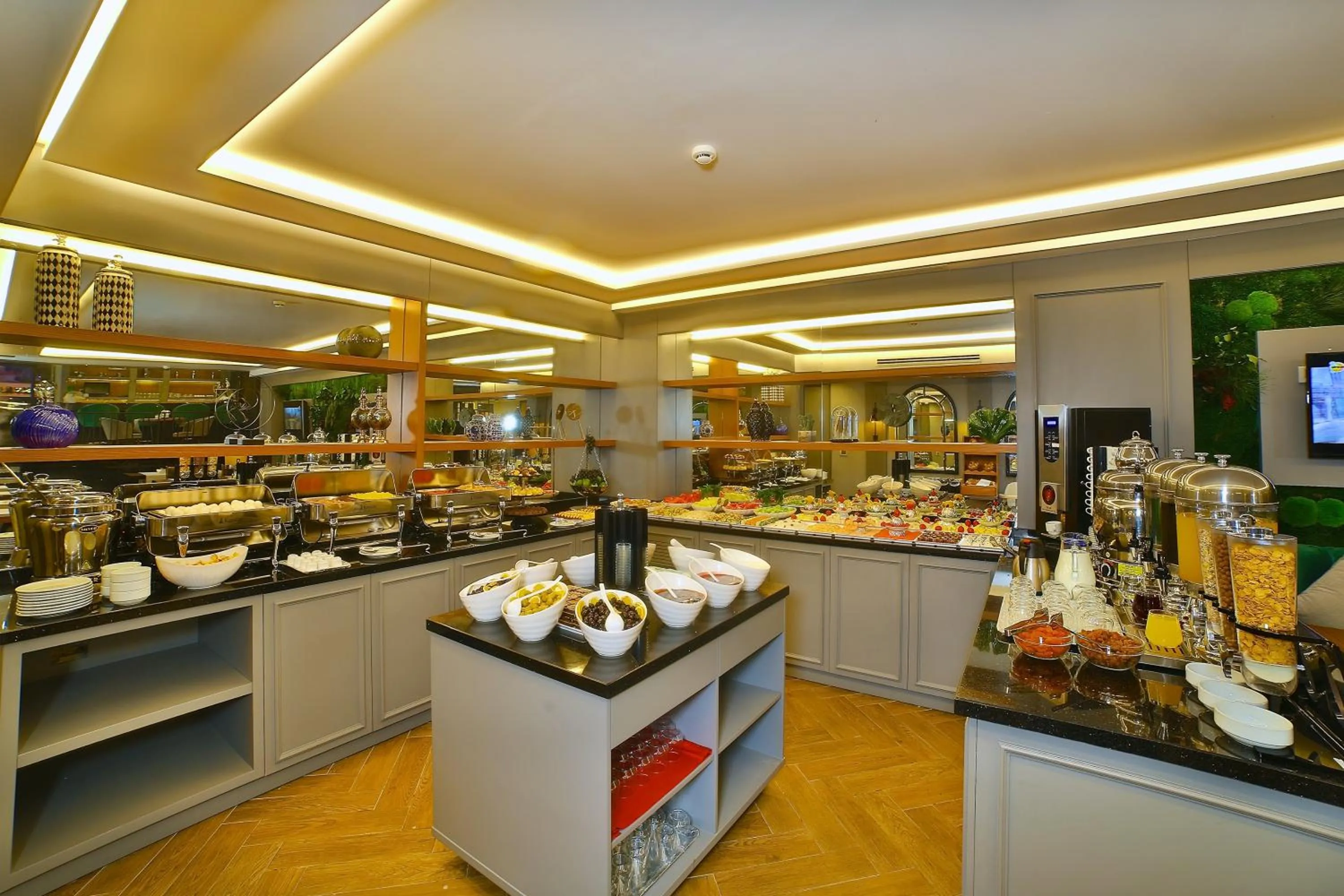 Breakfast in SORRISO HOTEL DUE