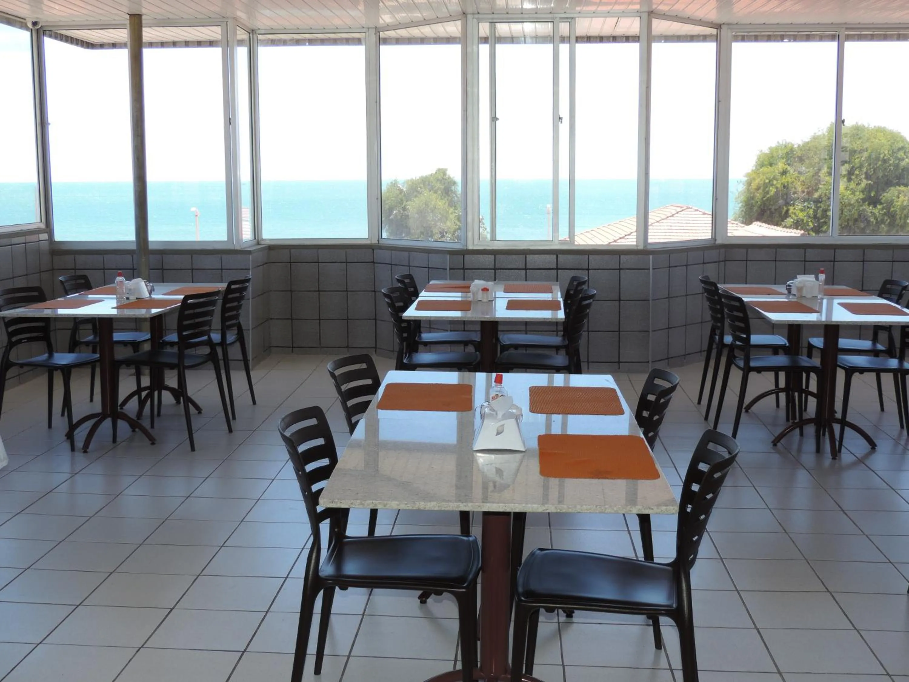Restaurant/places to eat in Iracema Mar Hotel
