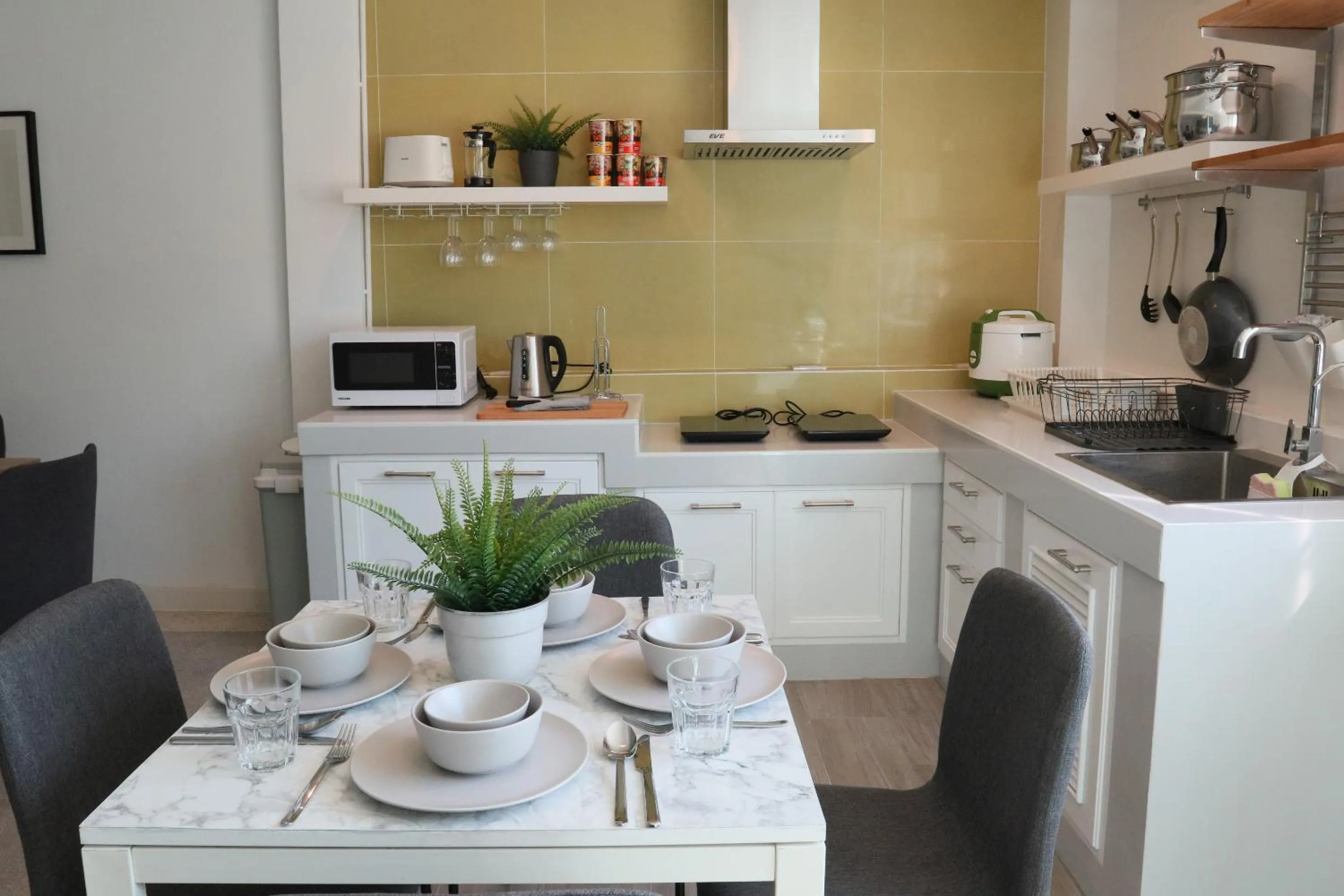 Kitchen or kitchenette in Airee Premier Residence