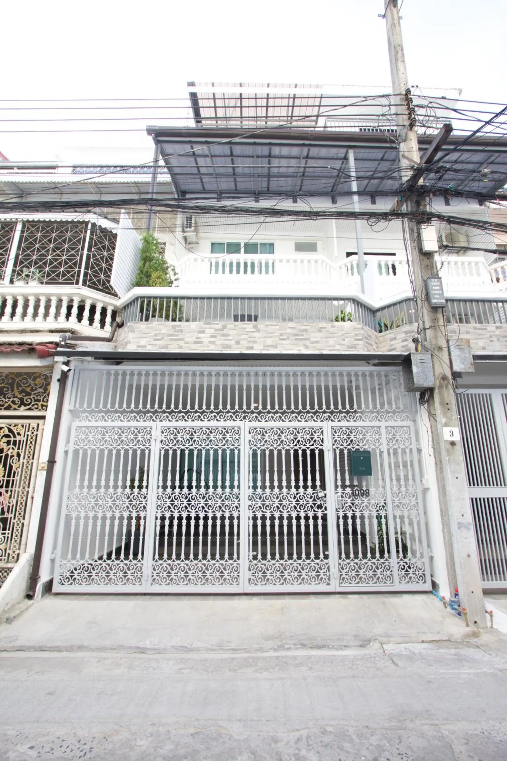 Property building in Airee Premier Residence