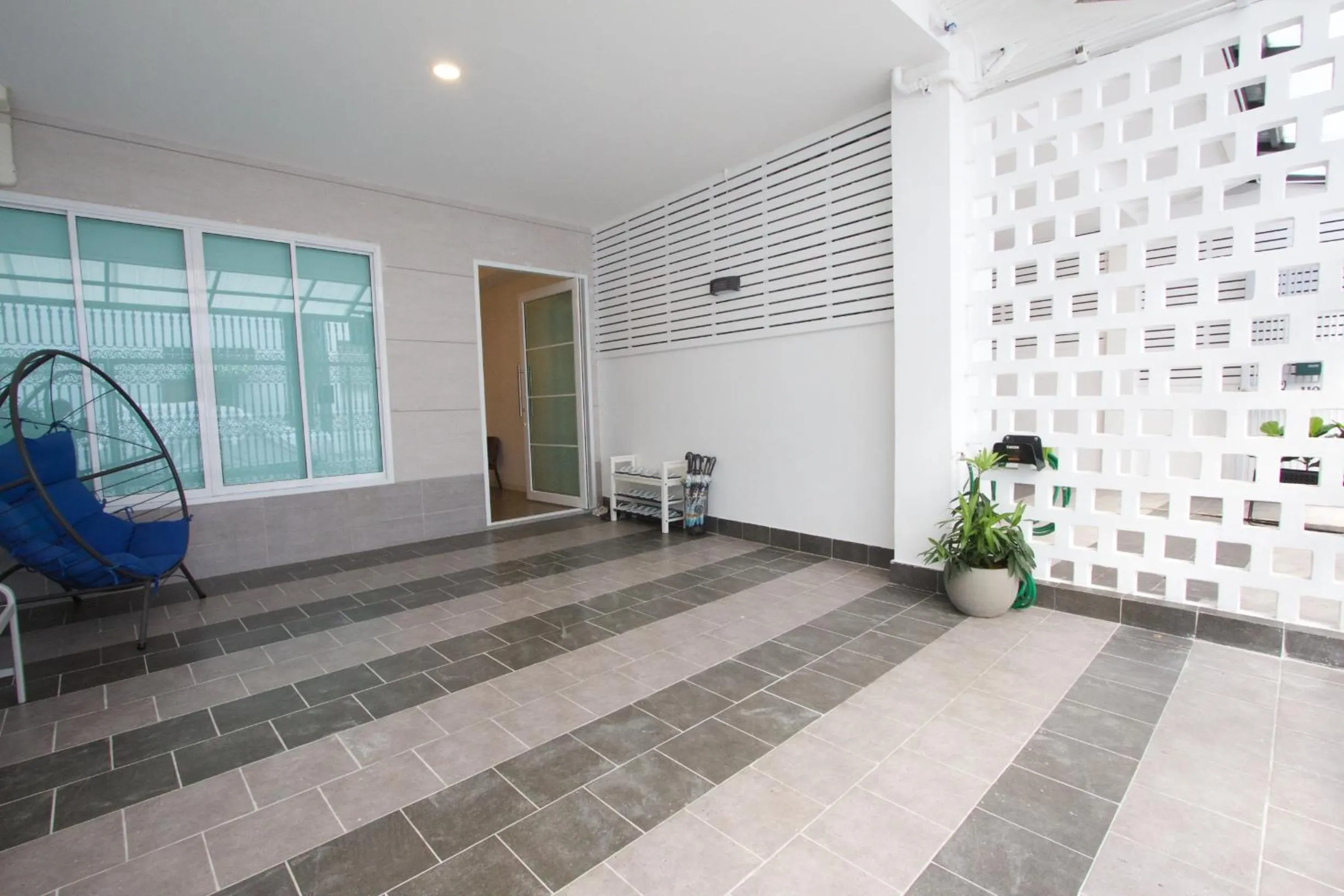 Facade/entrance in Airee Premier Residence