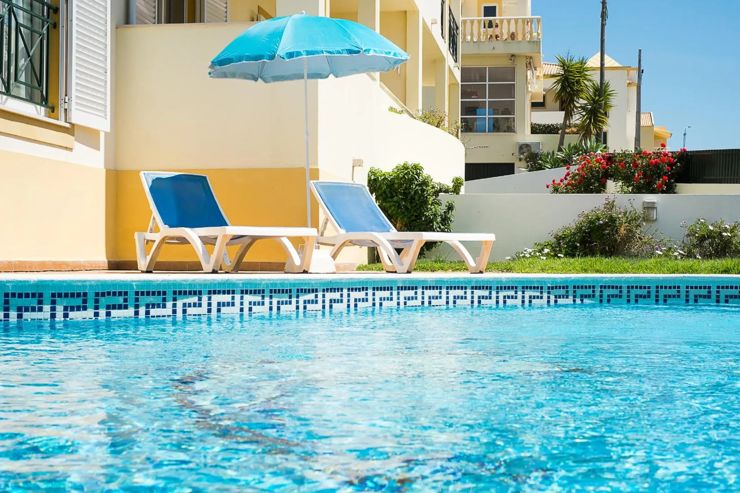 Swimming pool in Apartamentos Benvindo by Umbral Swimming pool in Apartamentos Benvindo by Umbral