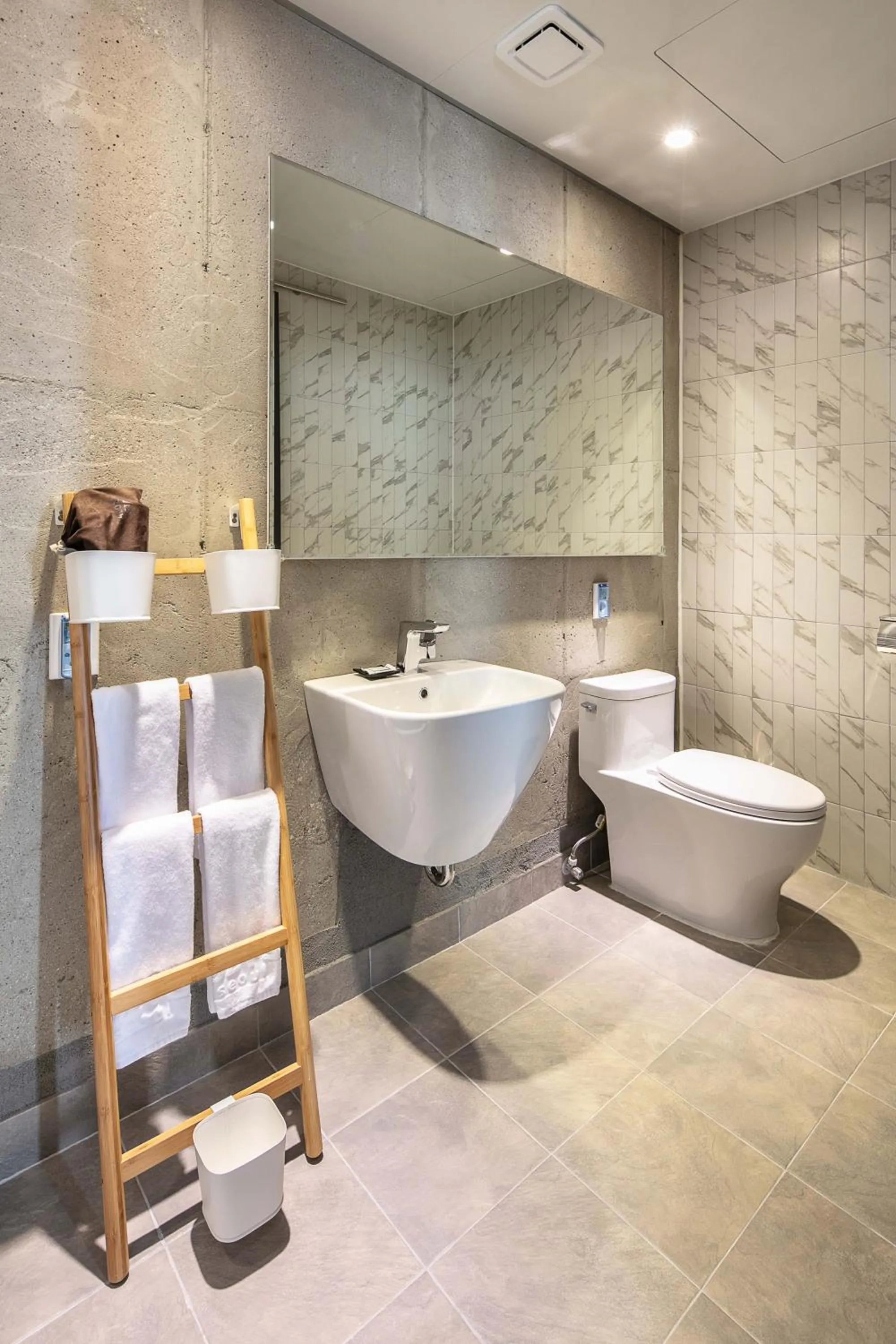 Toilet in LACOZi STAY , Seoul