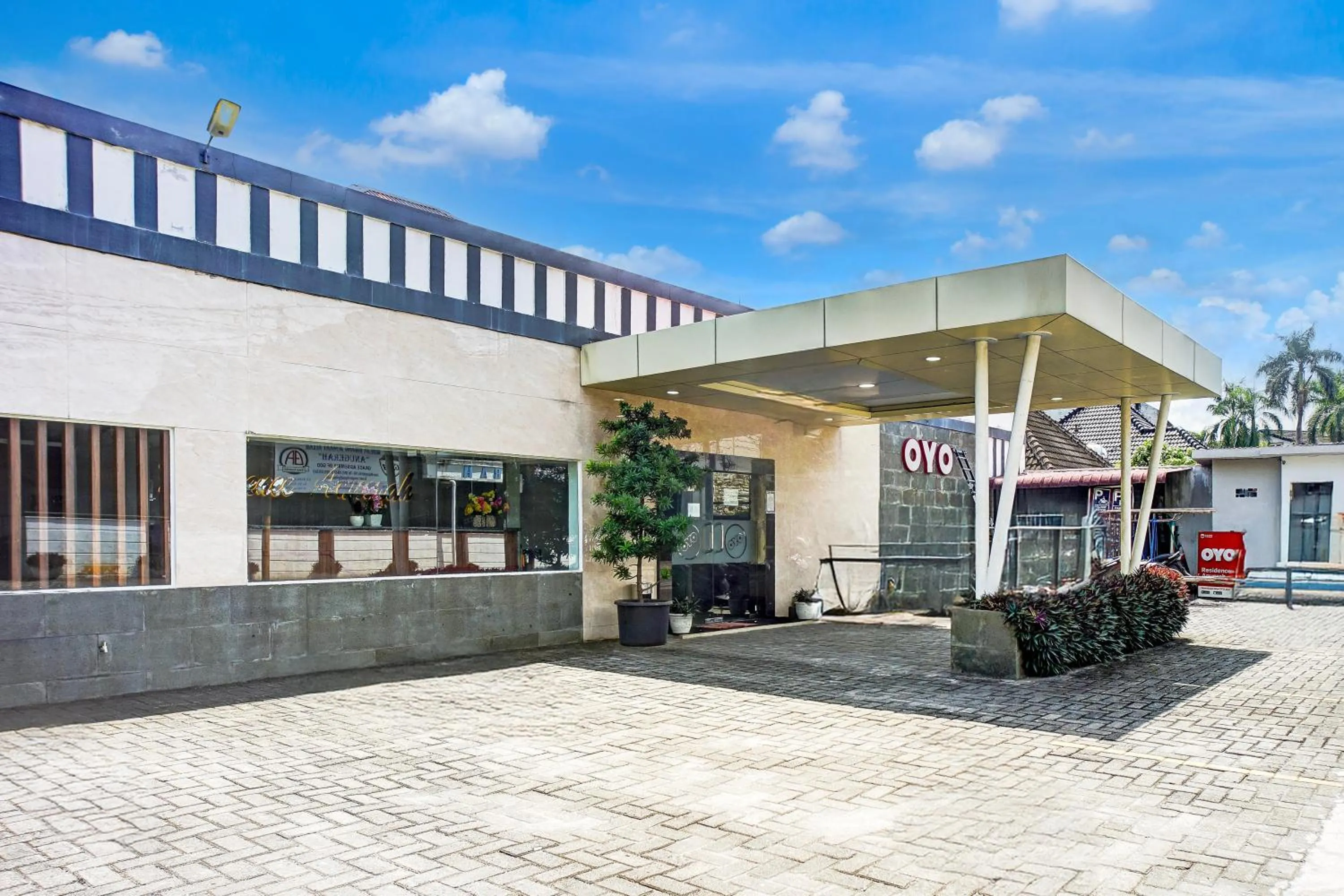 Facade/entrance in Hotel O Medan City Near Sun Plaza Formerly Residence Anugrah