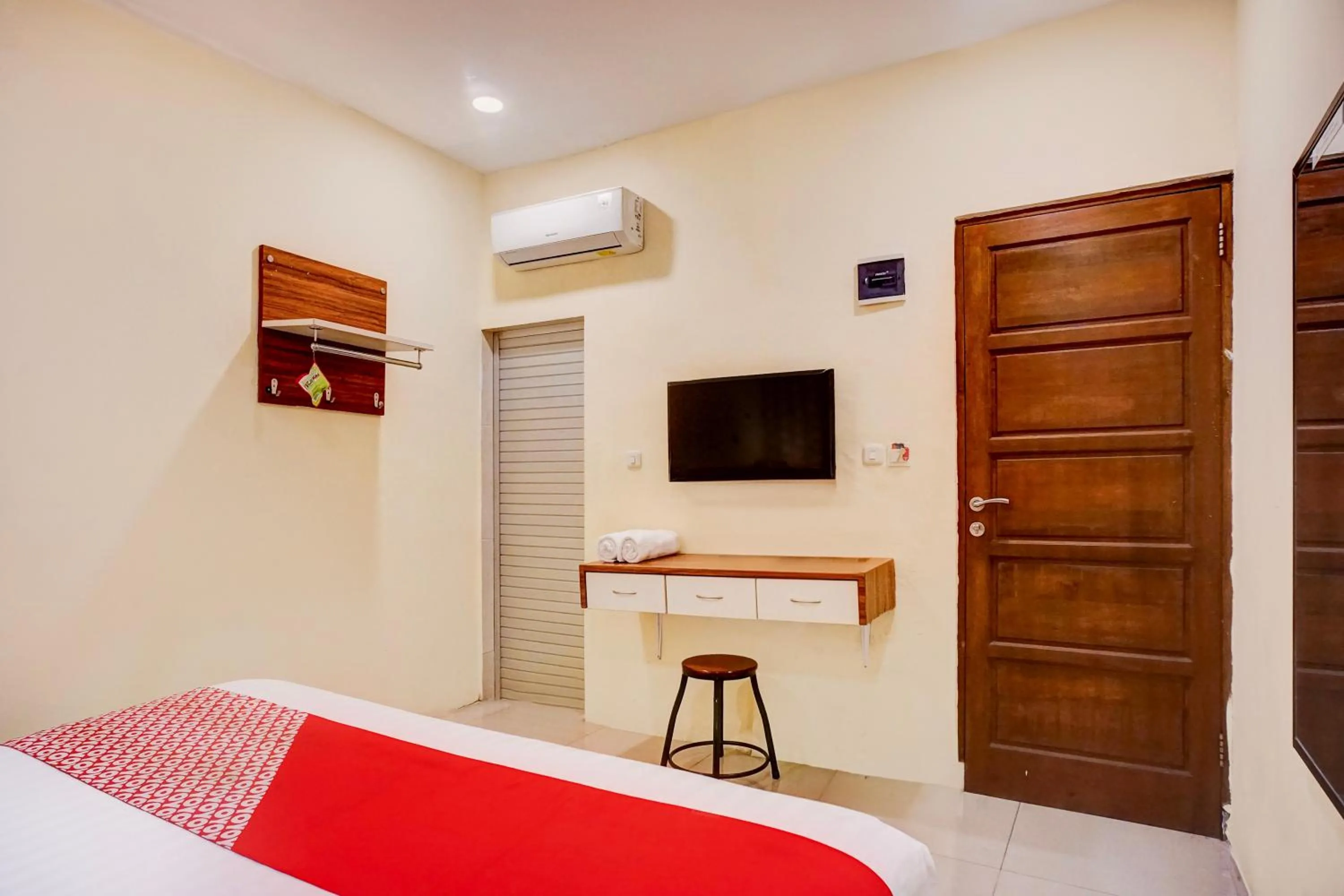 Bedroom, Bed in OYO Residence Anugrah