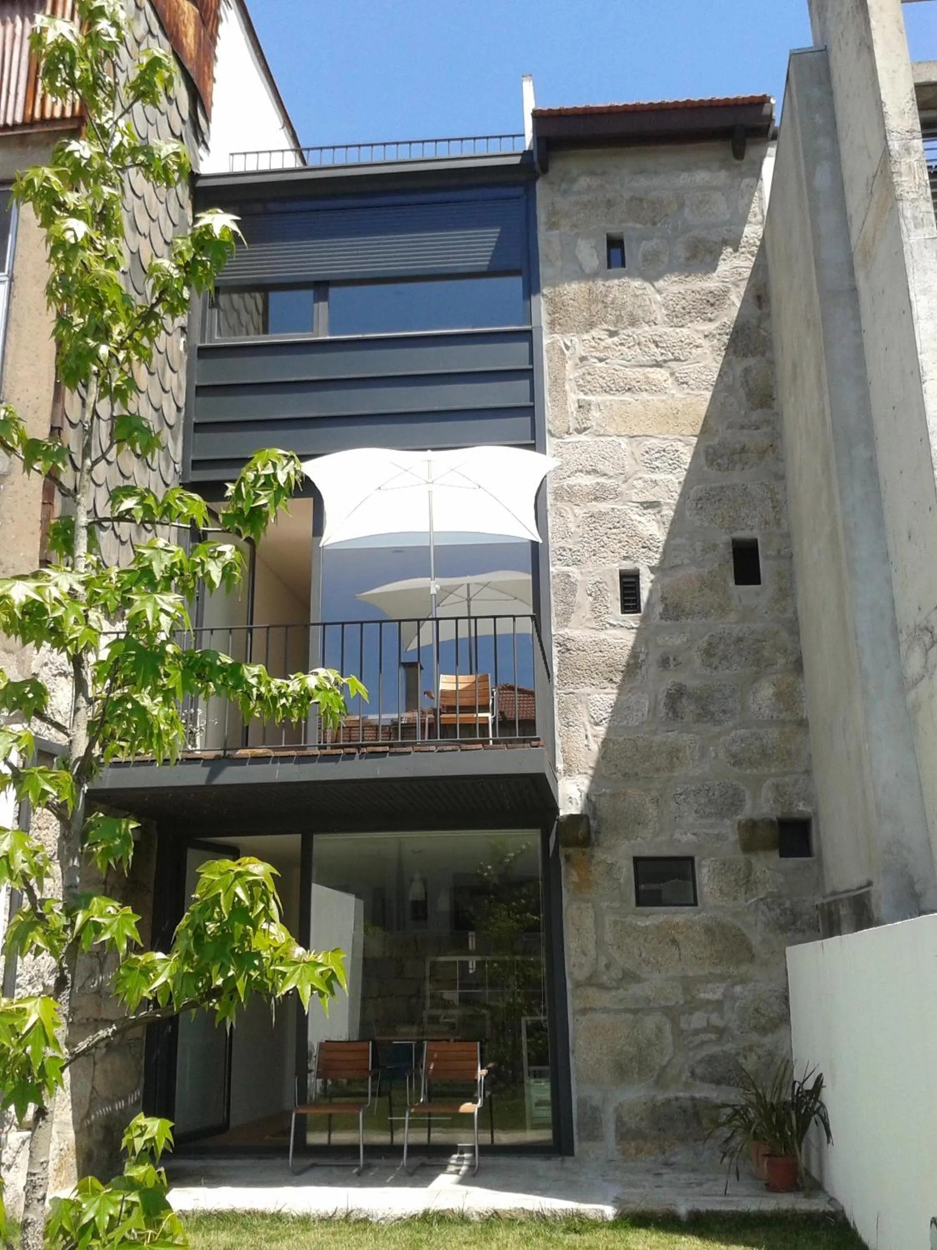 Facade/entrance in Casa 45 Porto