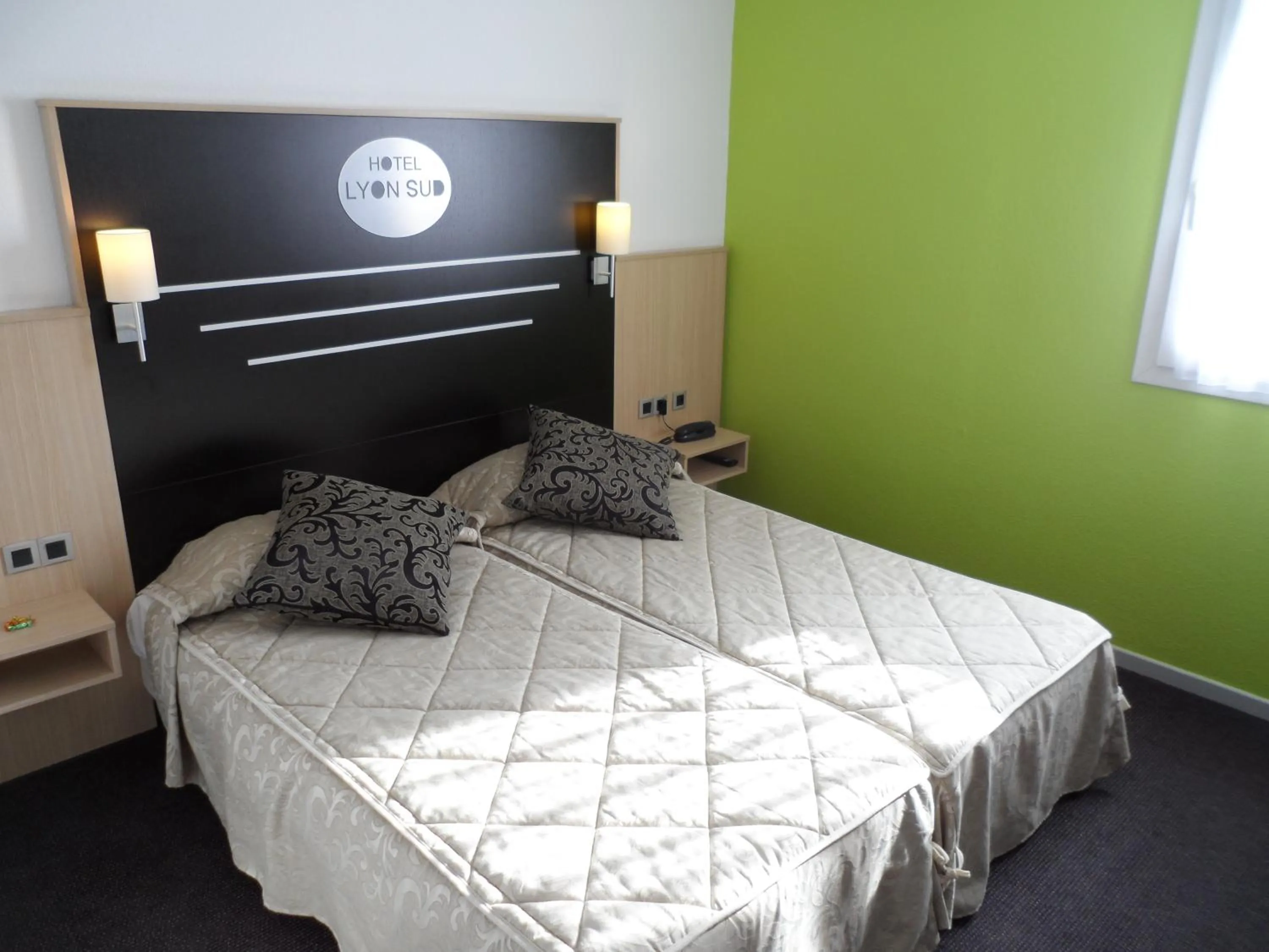 Bed in Hotel Lyon Sud, Pierre Benite, St Genis Laval