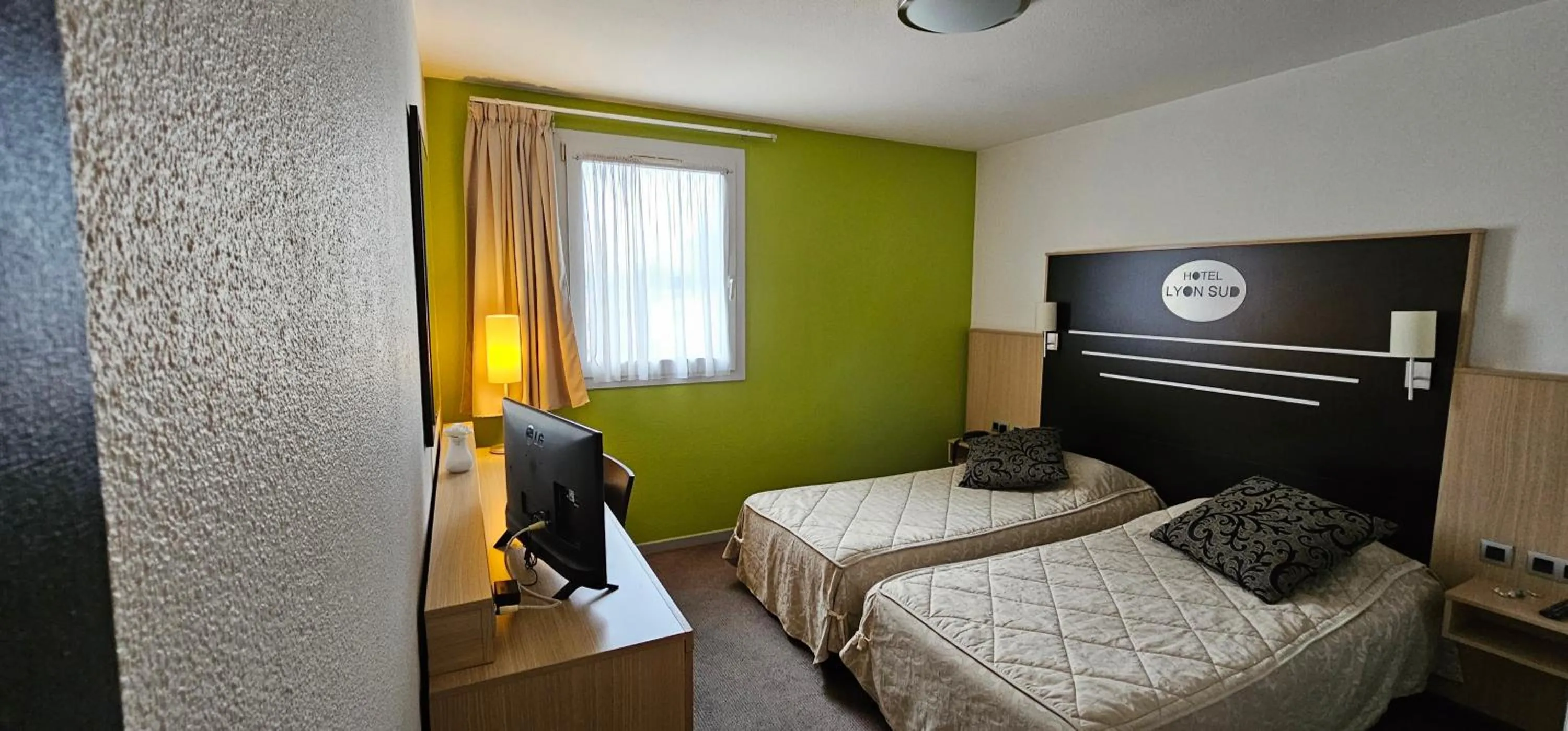 Bed in Hotel Lyon Sud, Pierre Benite, St Genis Laval