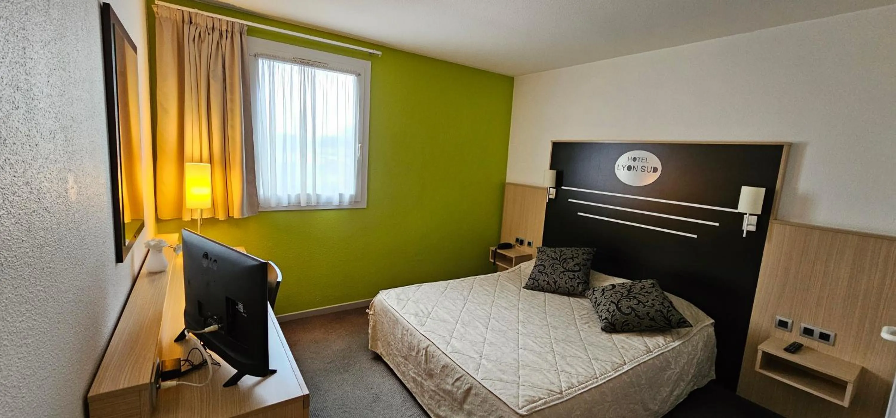 Bedroom, Bed in Hotel Lyon Sud, Pierre Benite, St Genis Laval