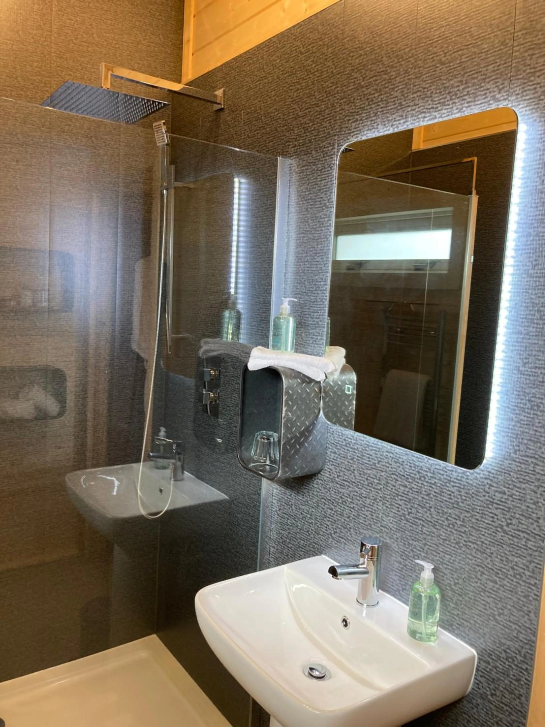 Shower in Dunroamin Lodges