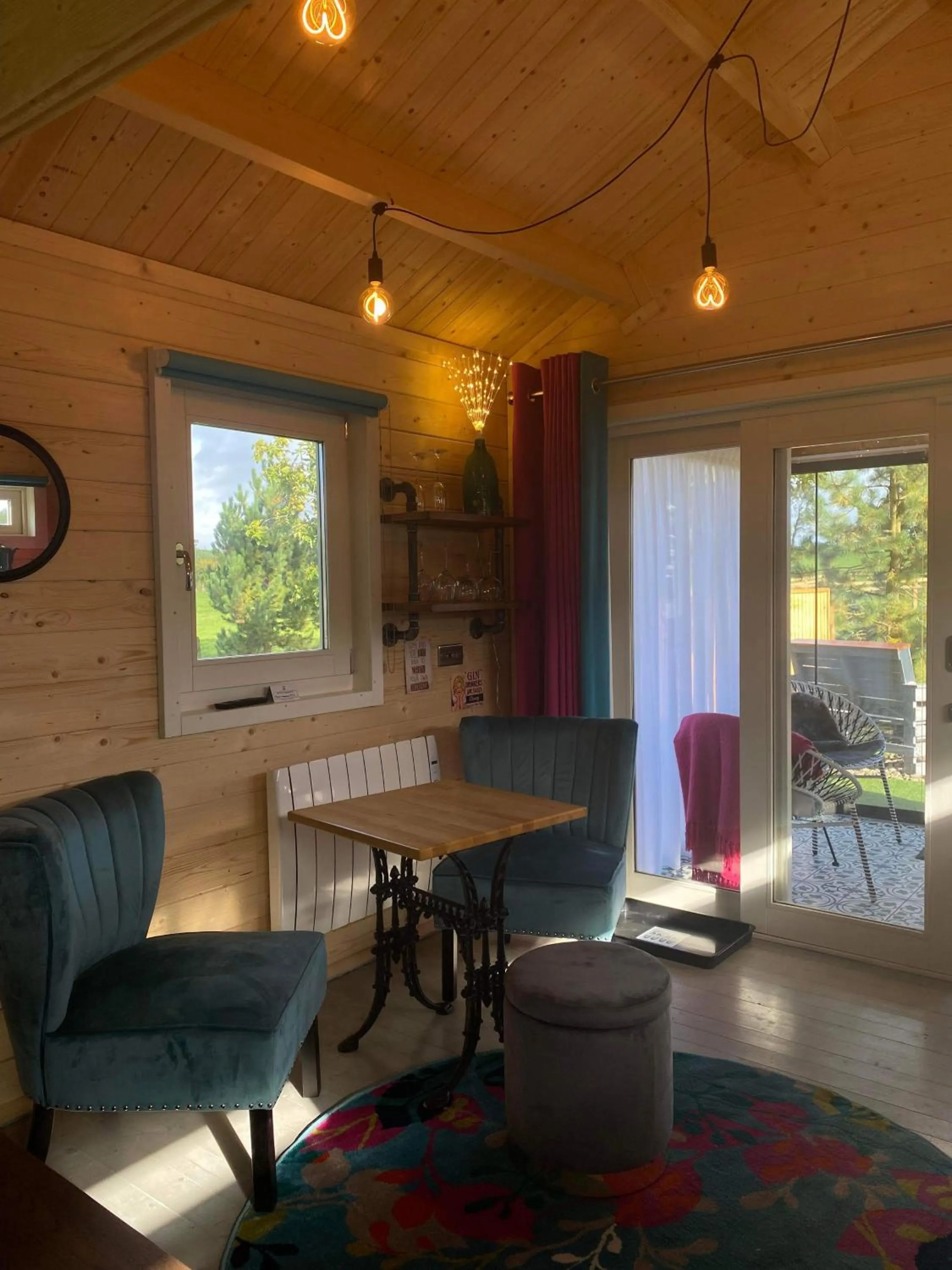 Dining area in Dunroamin Lodges