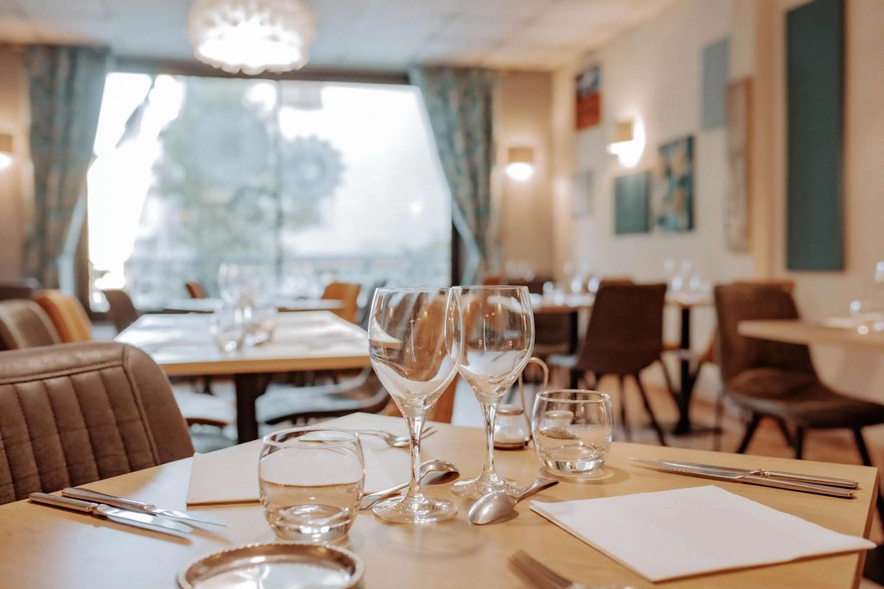 Restaurant/places to eat in Hôtel De France