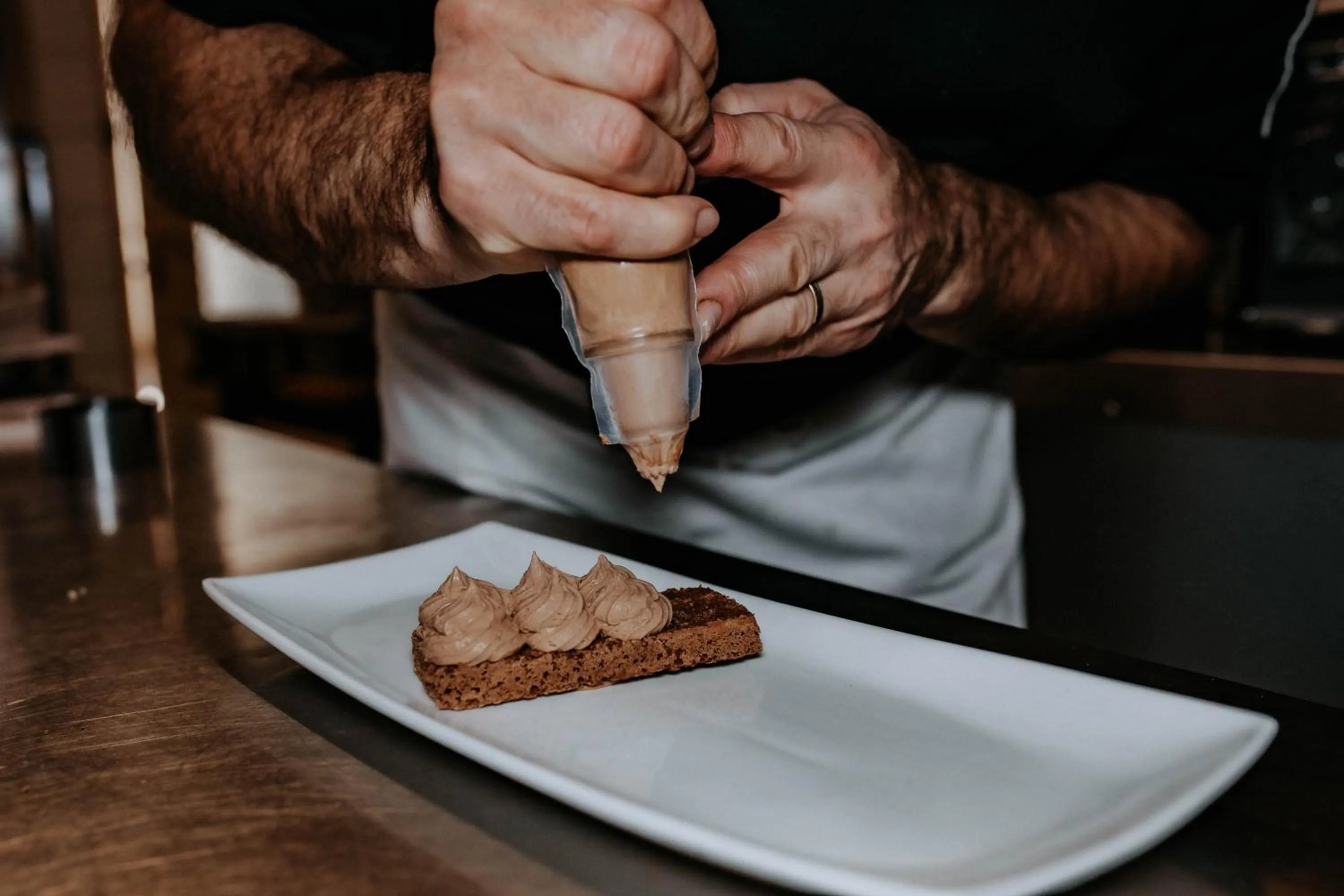 Restaurant/places to eat in Hôtel De France