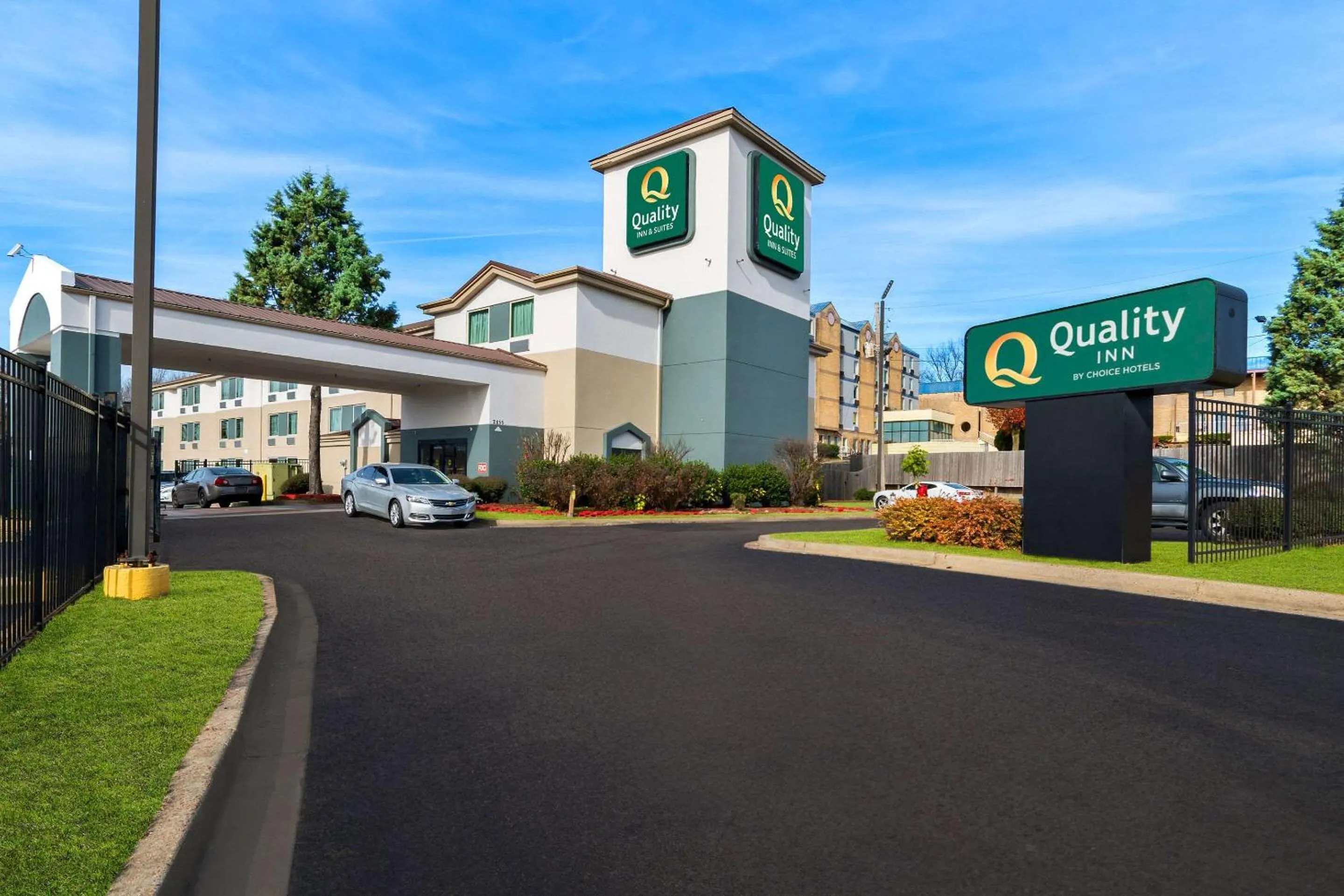 Property building in Quality Inn Memphis Northeast near I-40