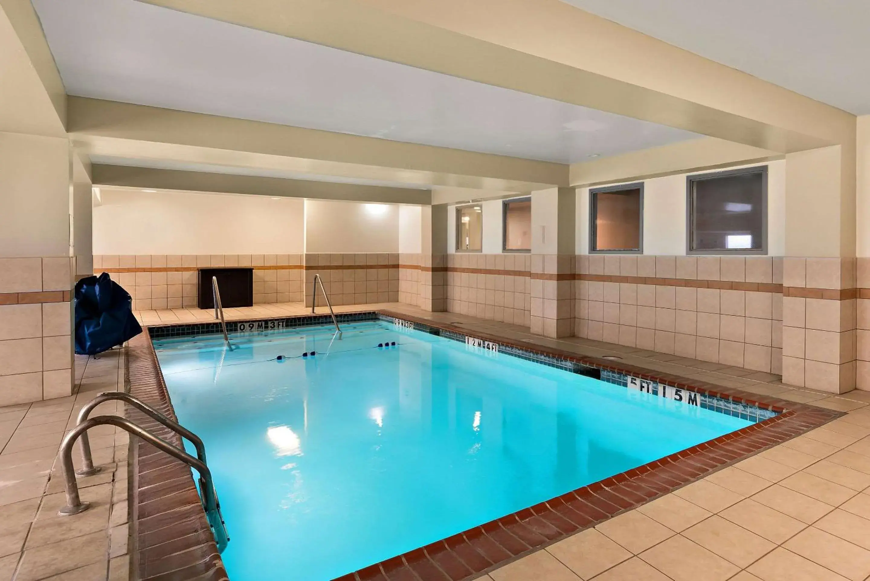 Swimming pool in Quality Inn Memphis Northeast near I-40 Swimming pool in Quality Inn Memphis Northeast near I-40