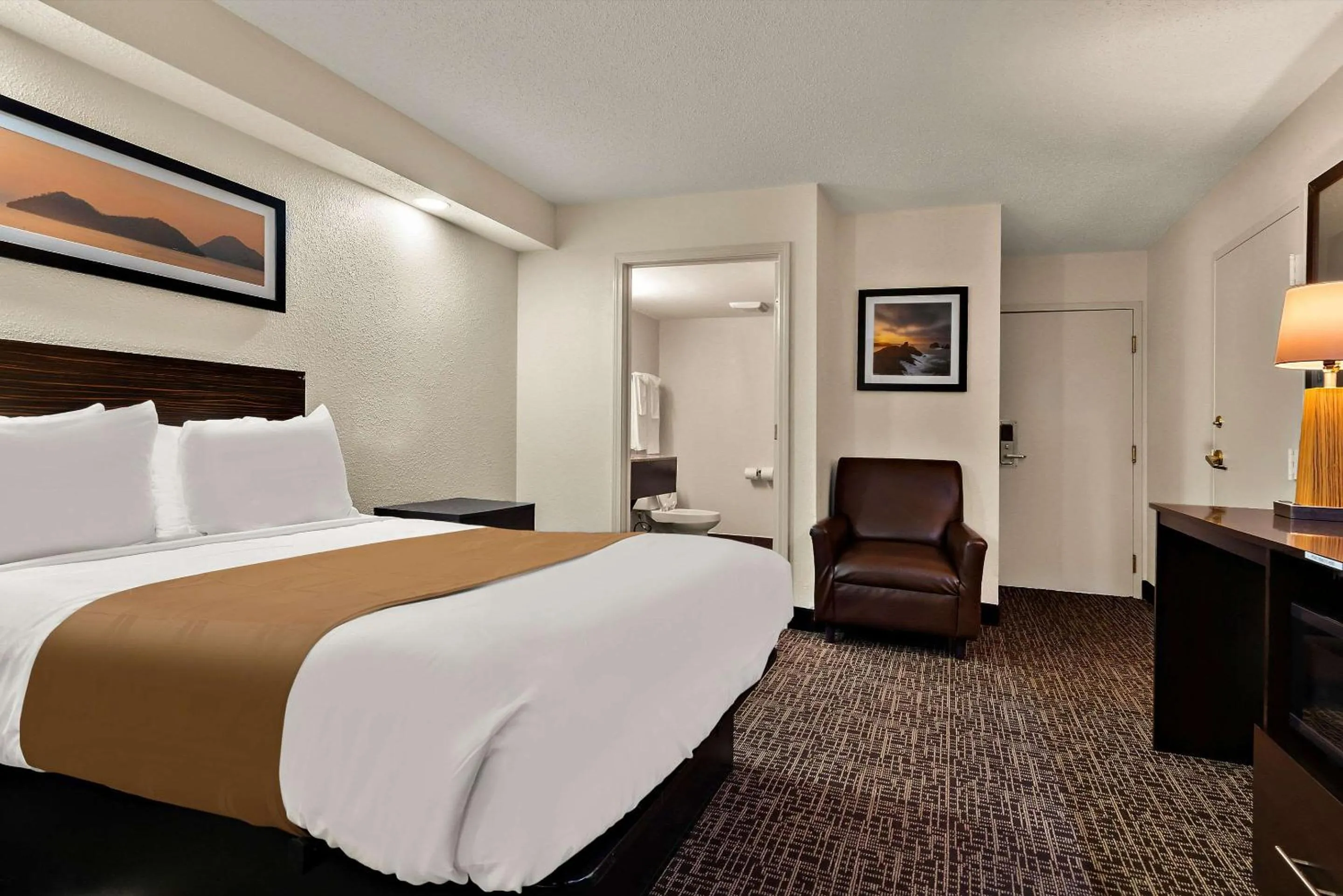 Bedroom, Bed in Quality Inn Memphis Northeast near I-40