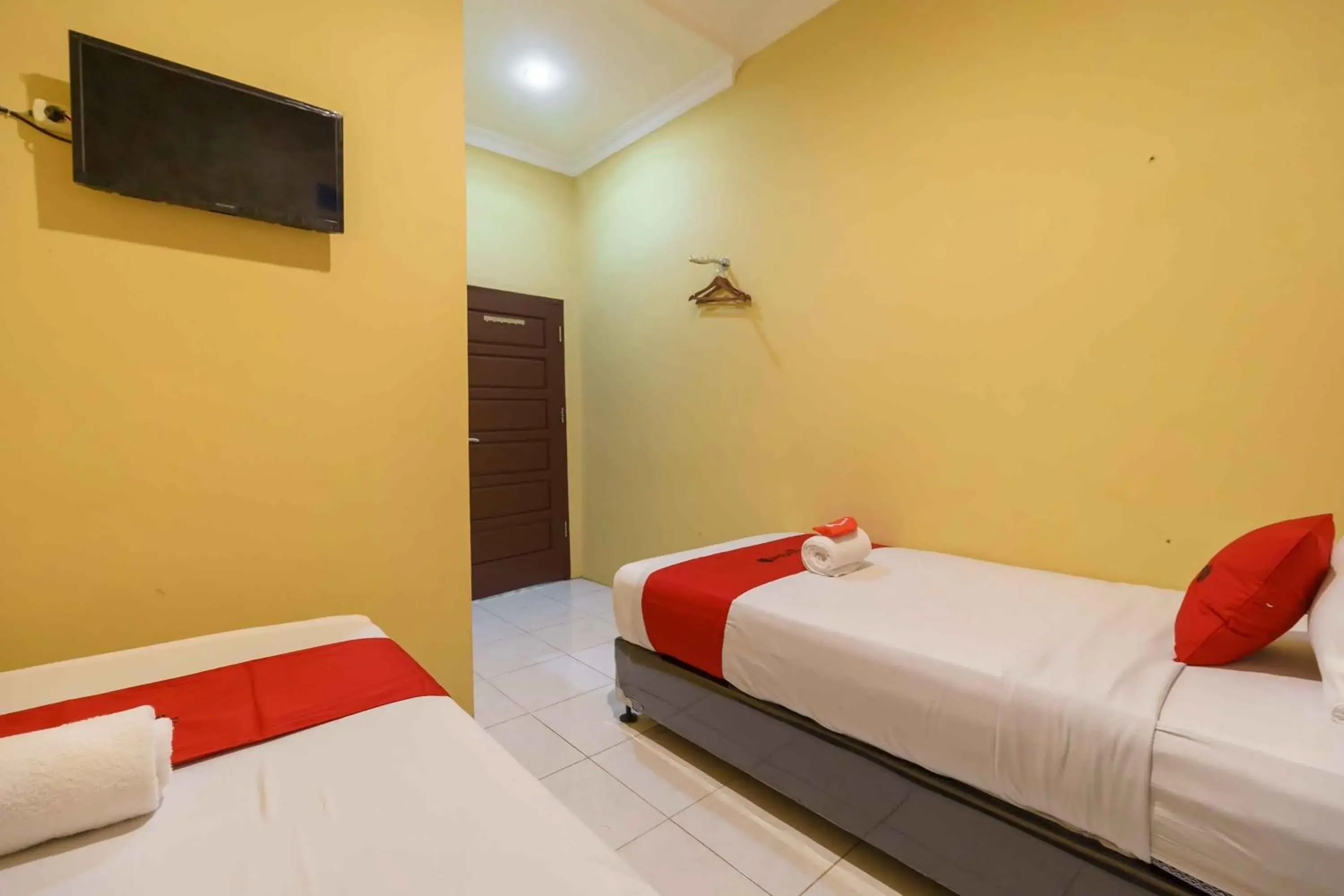 Bed in RedDoorz Syariah Near Jam Gadang Bukit tinggi 2 Bed in RedDoorz Syariah Near Jam Gadang Bukit tinggi 2