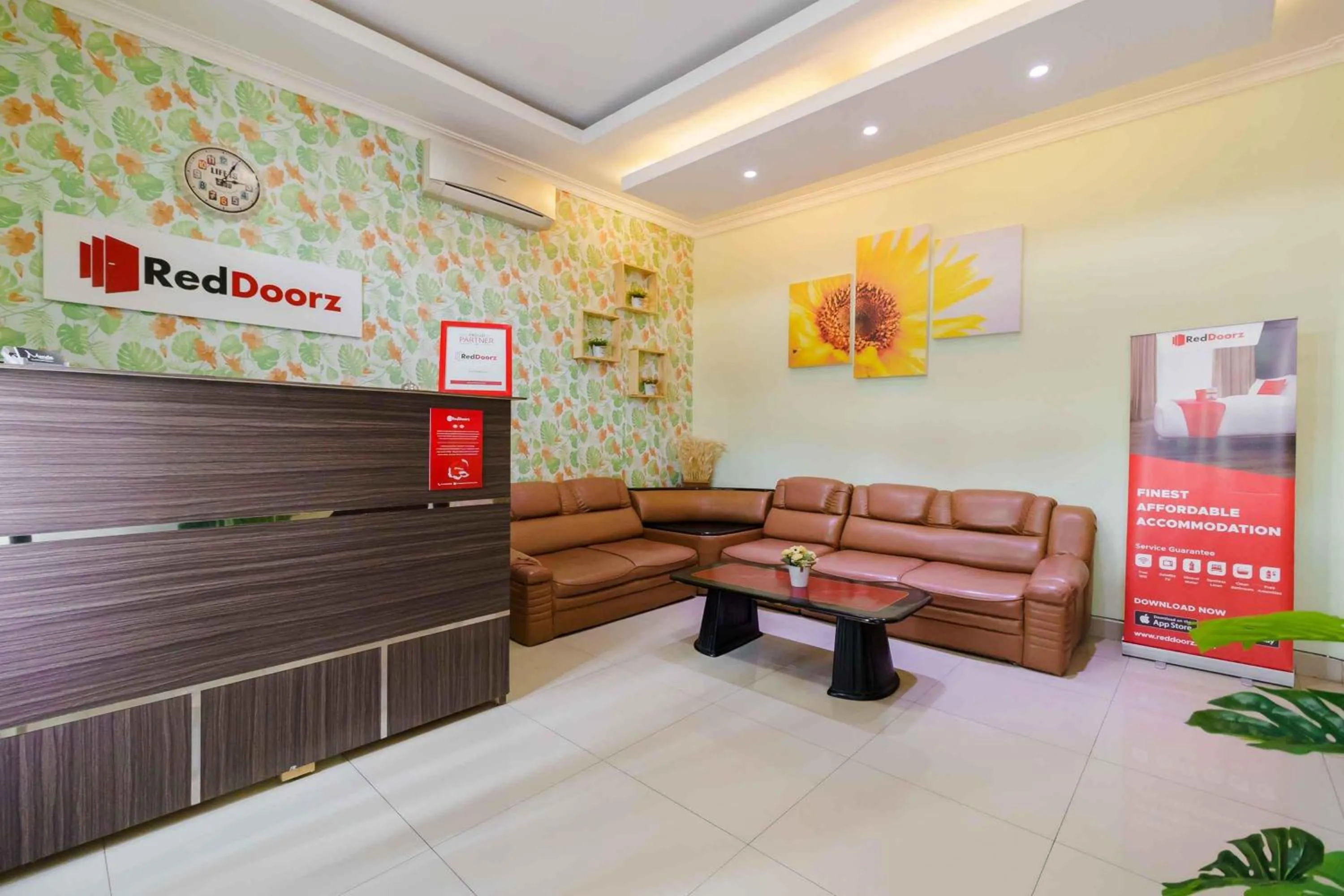 Lobby or reception in RedDoorz Syariah Near Jam Gadang Bukit tinggi 2