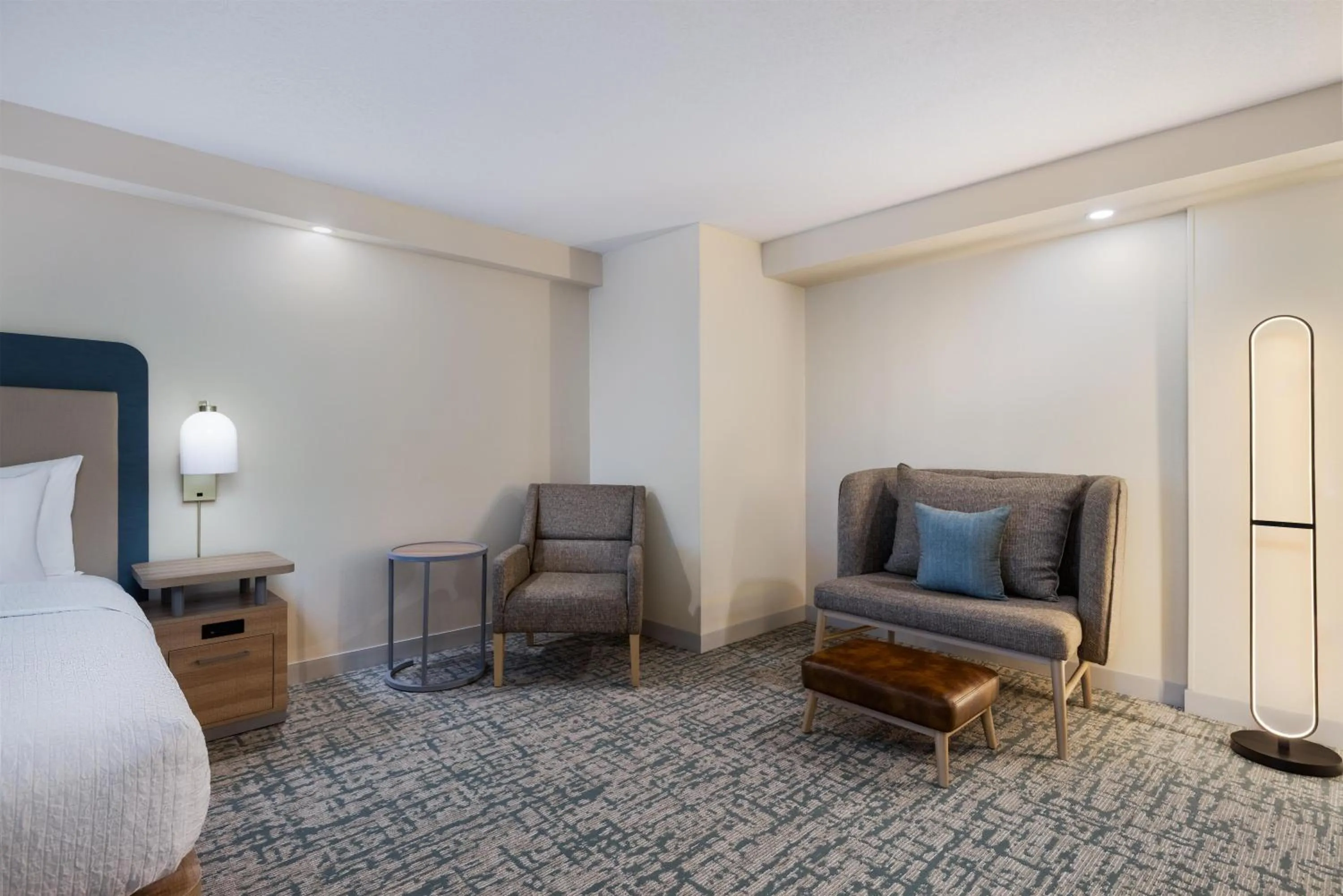 Living room, Bed in Homewood Suites by Hilton Tulsa South Medical District