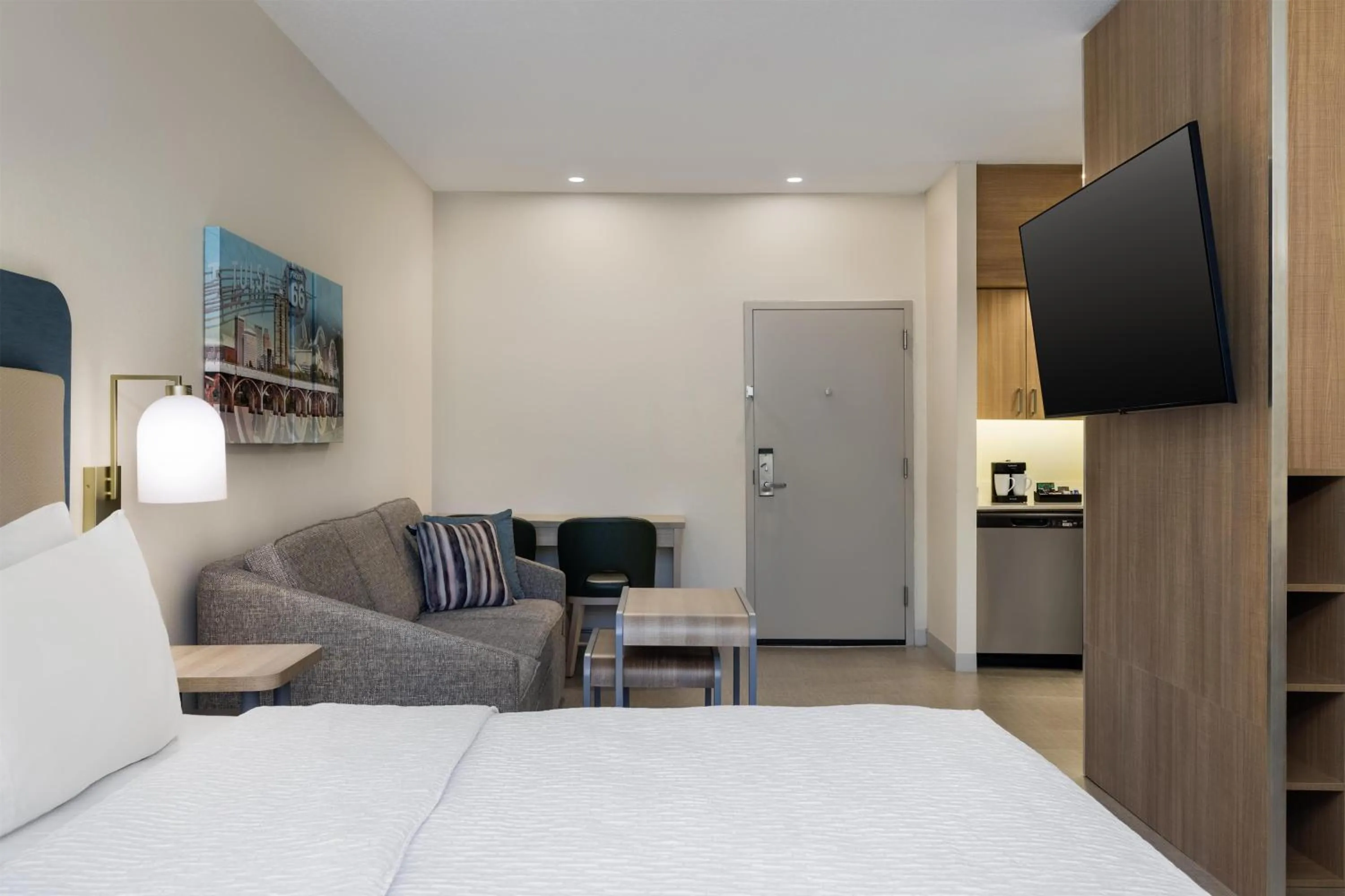 Bed in Homewood Suites by Hilton Tulsa South Medical District