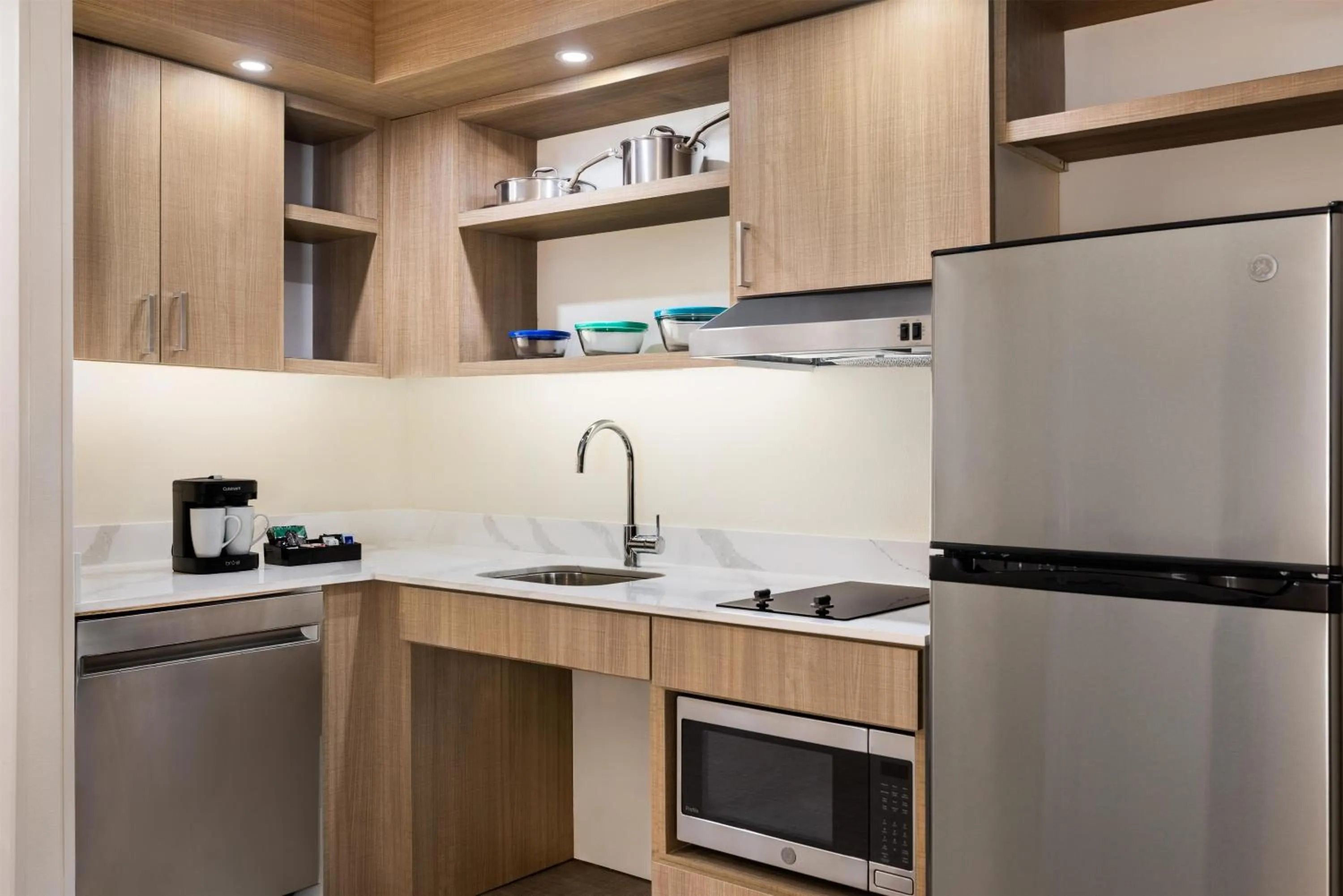 Kitchen or kitchenette in Homewood Suites by Hilton Tulsa South Medical District