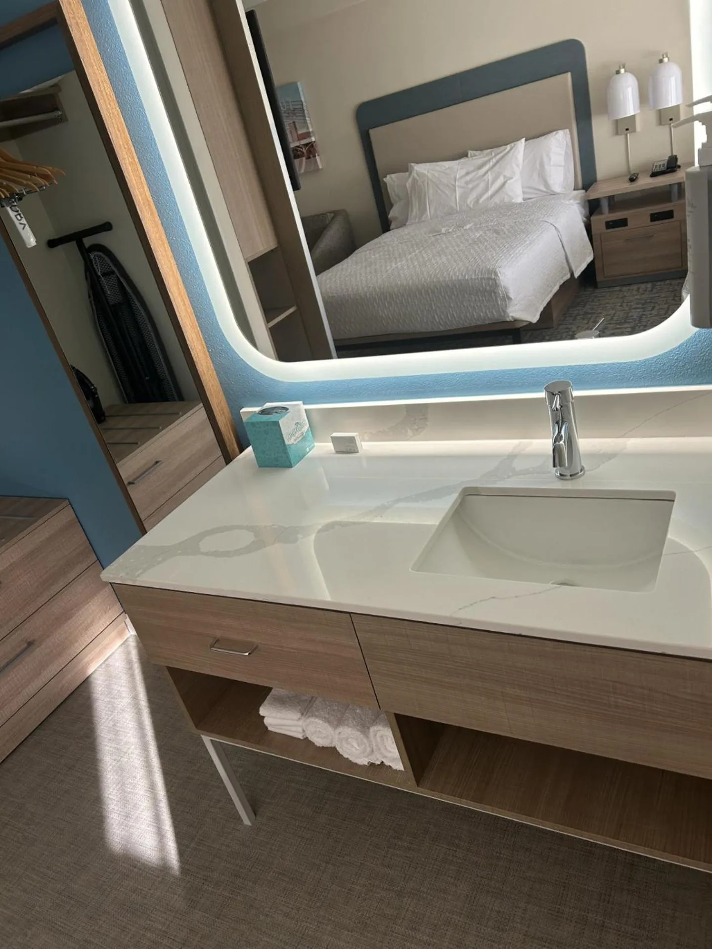 Bathroom, Bed in Hyde Park Hotel