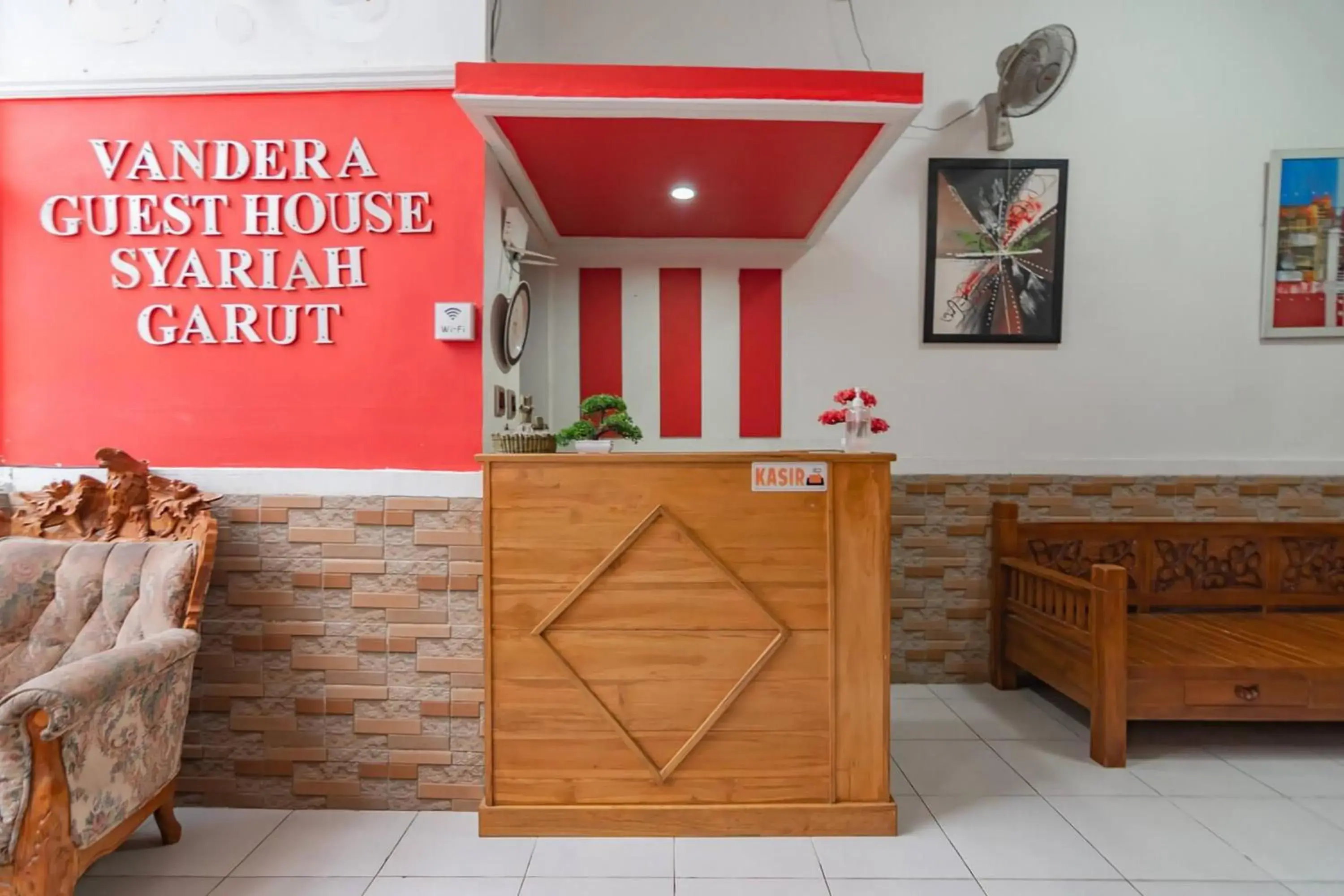 Lobby or reception in Wisma Vandera Syariah Garut Mitra RedDoorz Lobby or reception in Wisma Vandera Syariah Garut Mitra RedDoorz