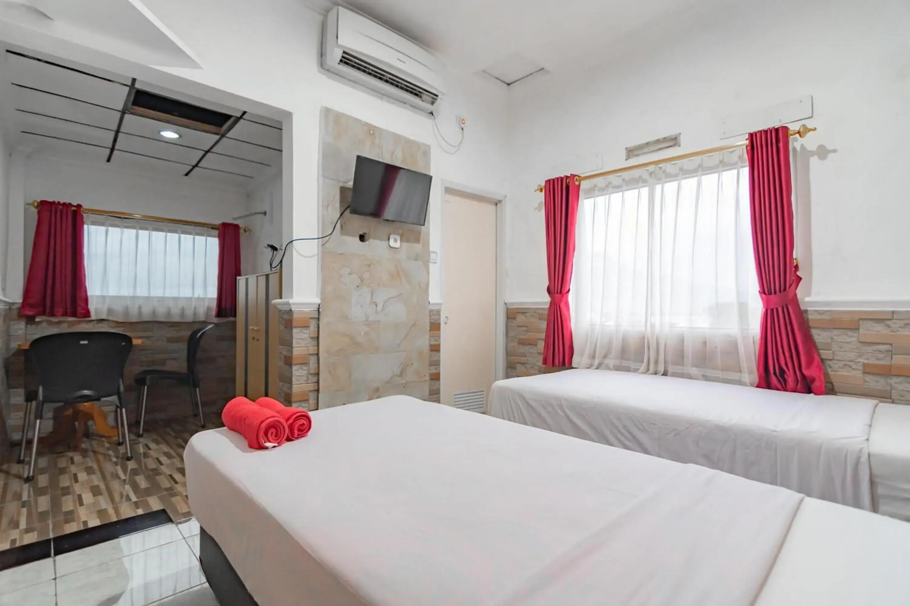 Bedroom, Bed in Wisma Vandera Syariah Garut Mitra RedDoorz Bedroom, Bed in Wisma Vandera Syariah Garut Mitra RedDoorz