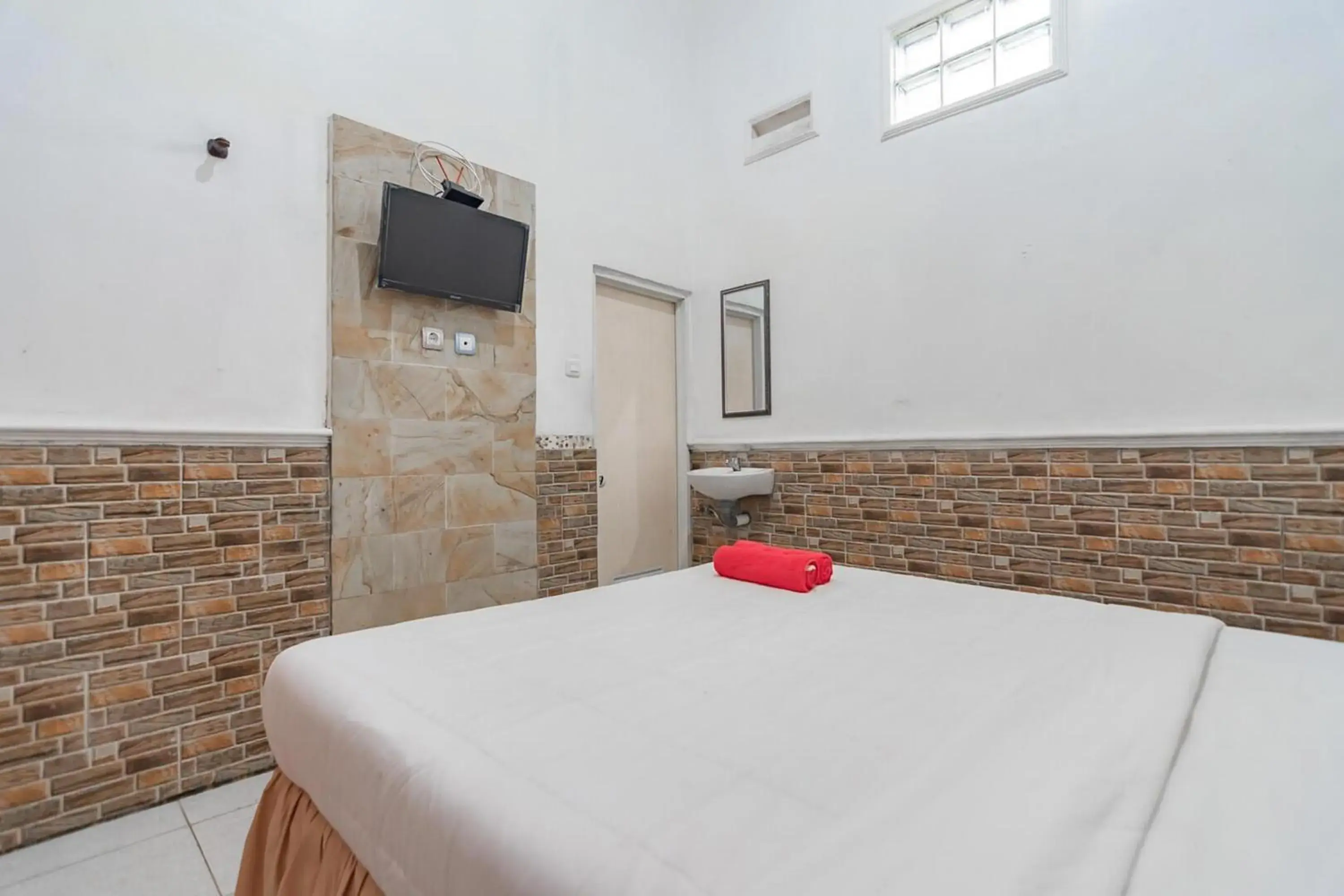 Bedroom, Bed in Wisma Vandera Syariah Garut Mitra RedDoorz Bedroom, Bed in Wisma Vandera Syariah Garut Mitra RedDoorz