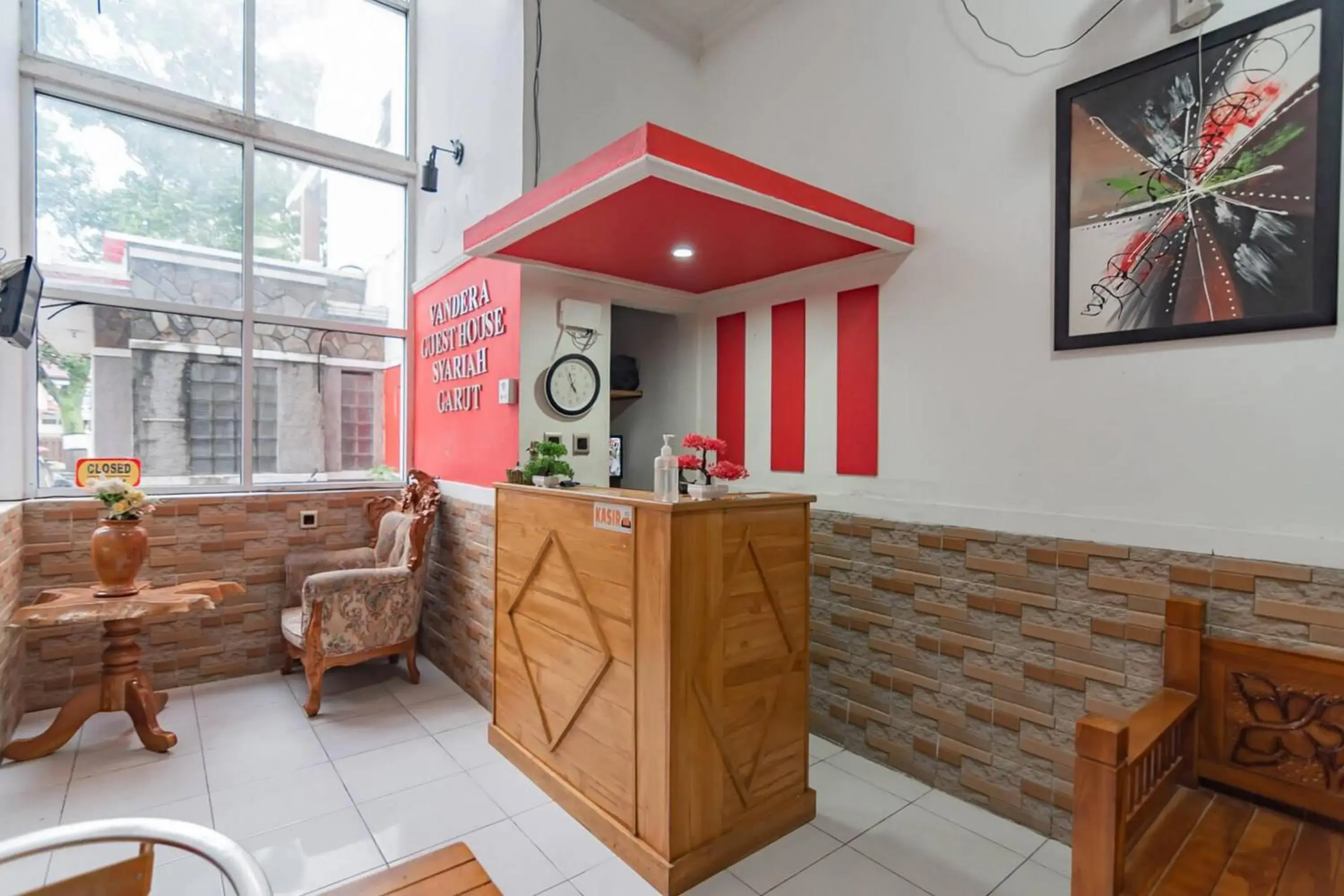 Lobby or reception in Wisma Vandera Syariah Garut Mitra RedDoorz Lobby or reception in Wisma Vandera Syariah Garut Mitra RedDoorz