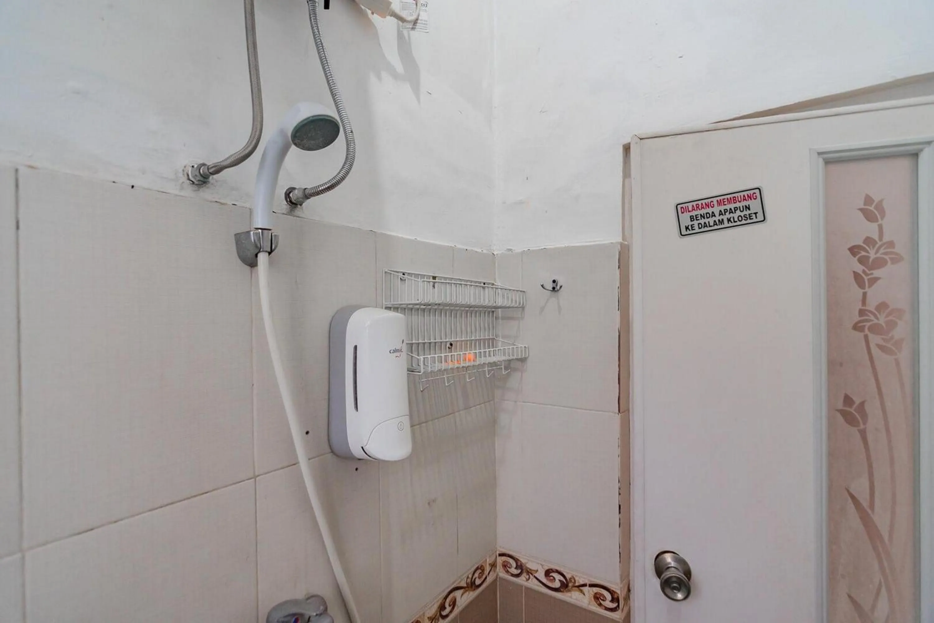 Bathroom in Wisma Vandera Syariah Garut Mitra RedDoorz