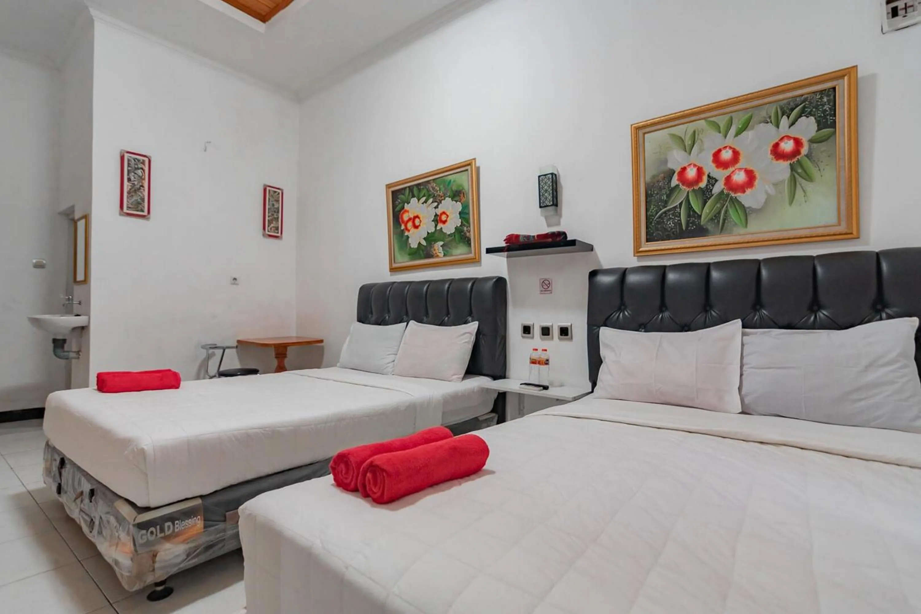 Bedroom, Bed in Wisma Vandera Syariah Garut Mitra RedDoorz