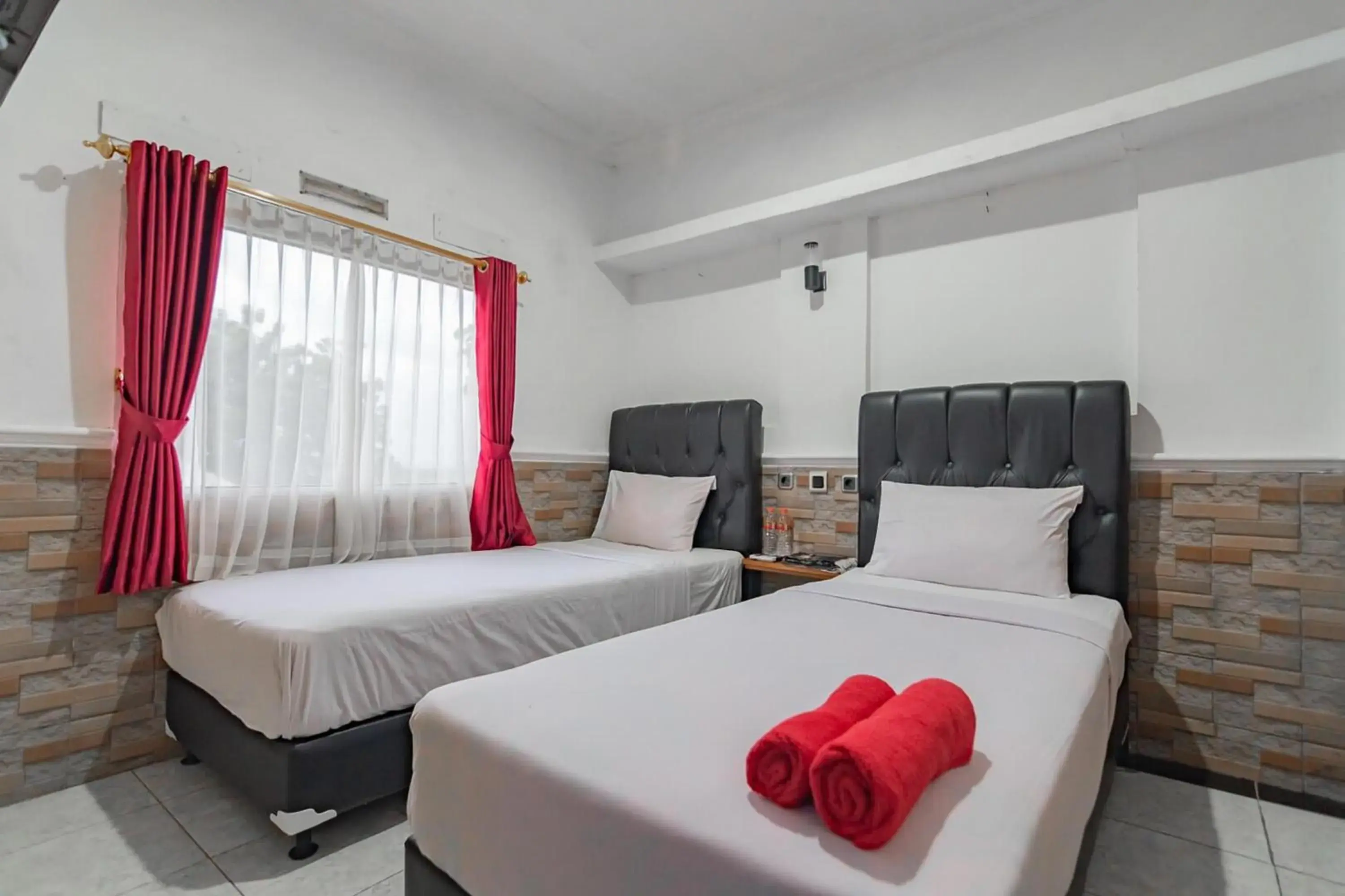 Bedroom, Bed in Wisma Vandera Syariah Garut Mitra RedDoorz Bedroom, Bed in Wisma Vandera Syariah Garut Mitra RedDoorz