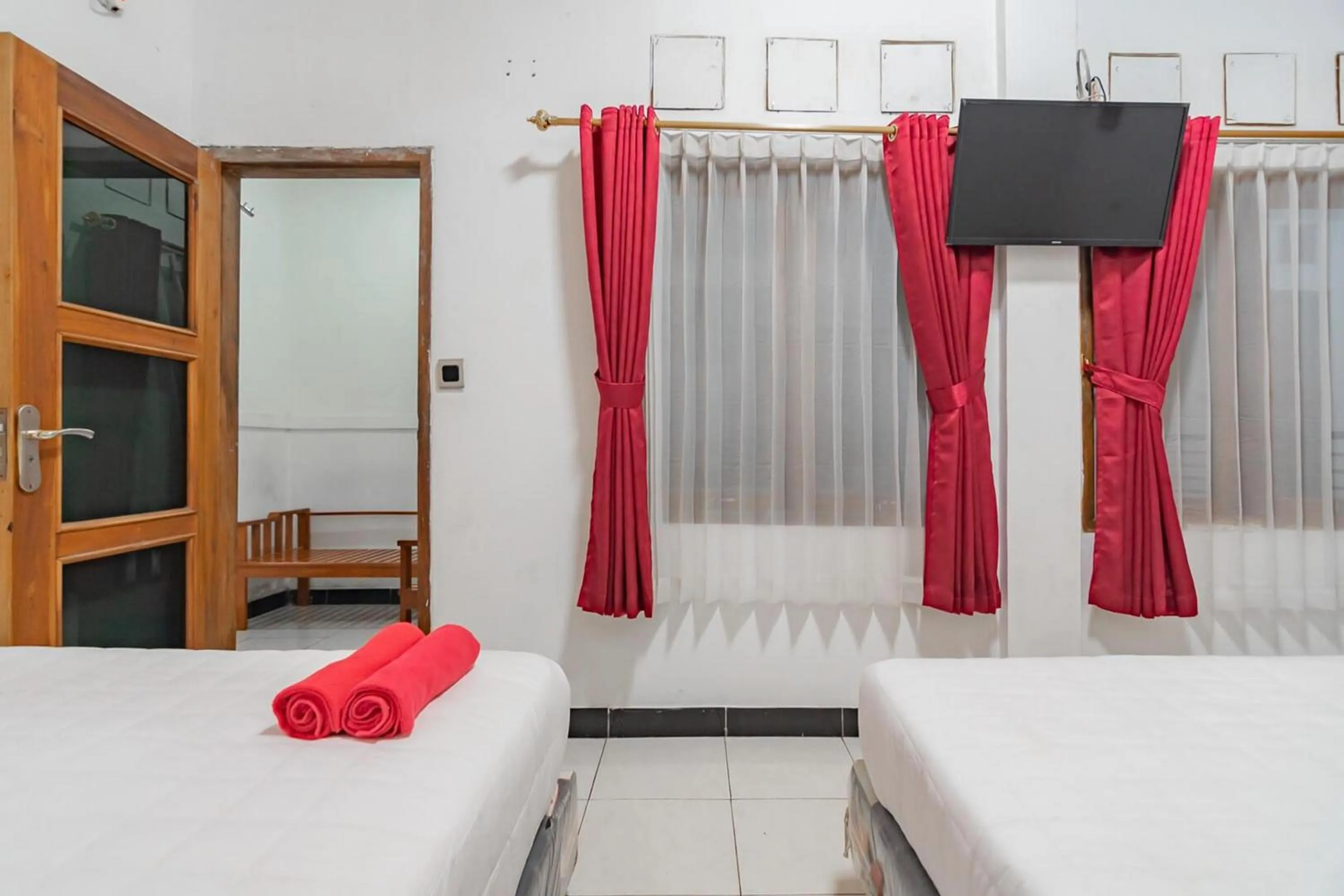 Bedroom, Bed in Wisma Vandera Syariah Garut Mitra RedDoorz